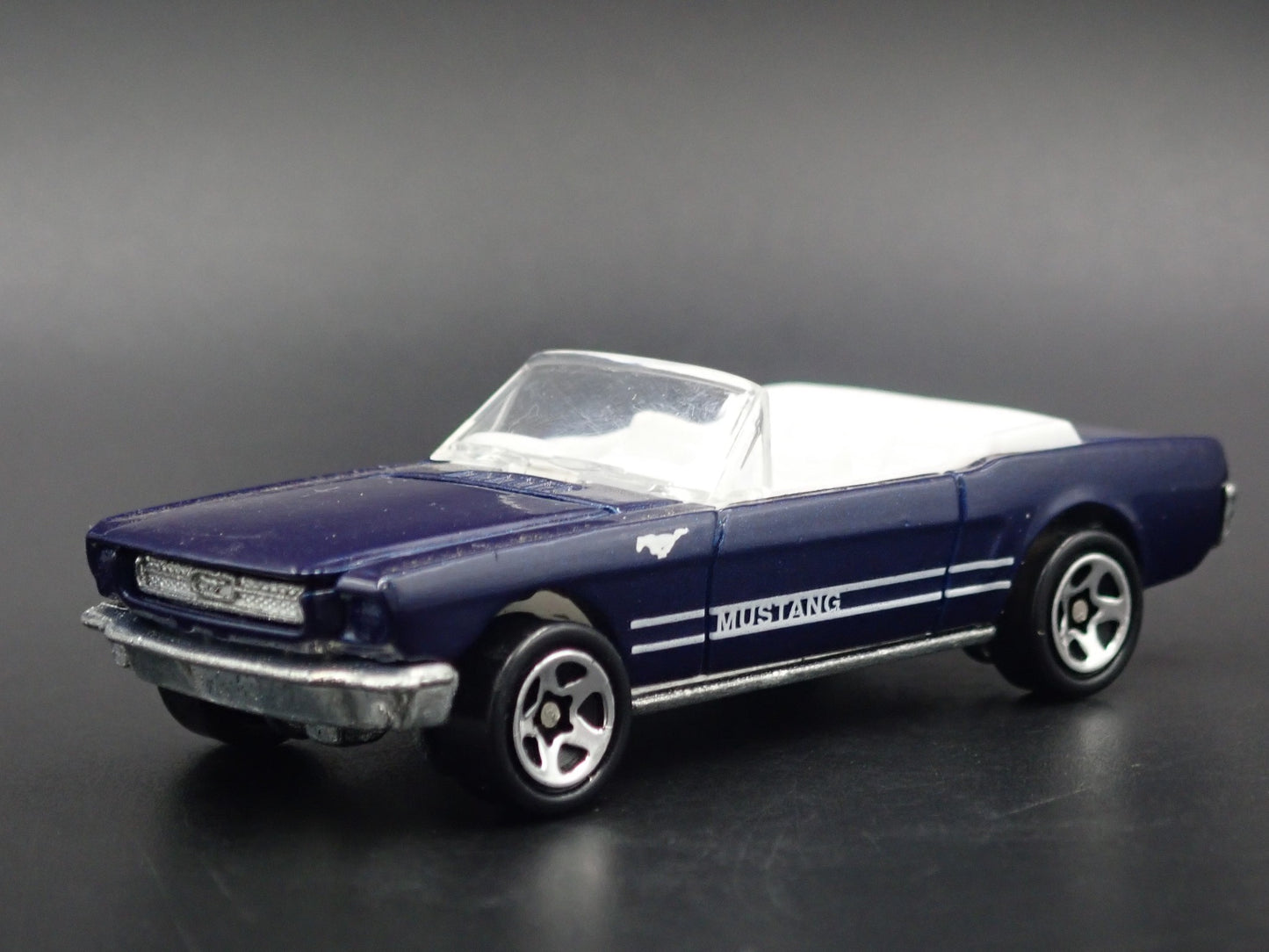 1965 65 FORD MUSTANG CONVERTIBLE 1:64 SCALE LIMITED DIORAMA DIECAST MODEL CAR