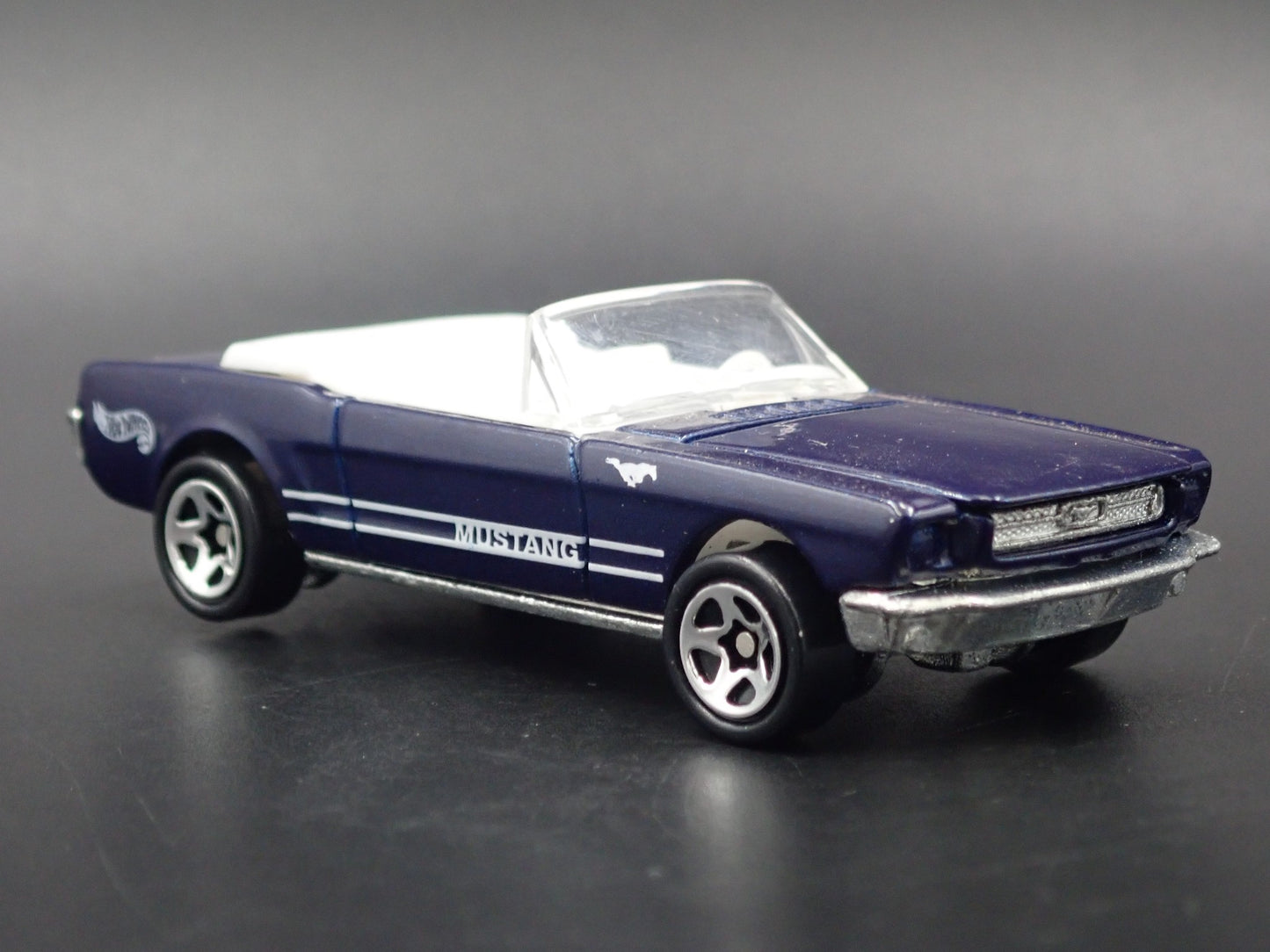 1965 65 FORD MUSTANG CONVERTIBLE 1:64 SCALE LIMITED DIORAMA DIECAST MODEL CAR