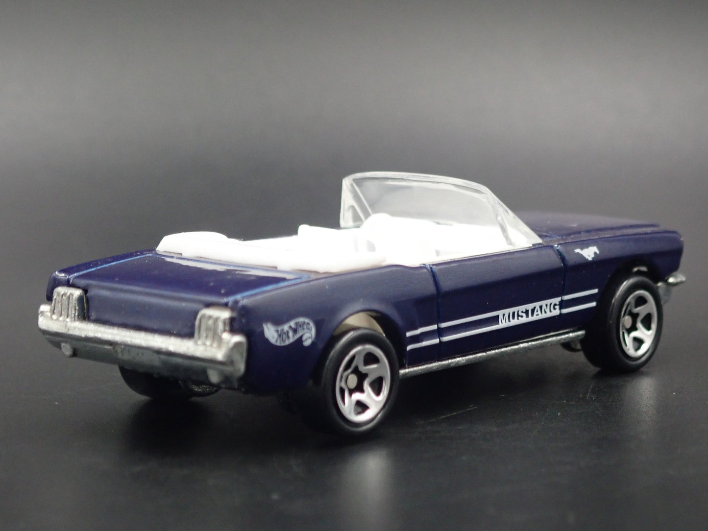 1965 65 FORD MUSTANG CONVERTIBLE 1:64 SCALE LIMITED DIORAMA DIECAST MODEL CAR