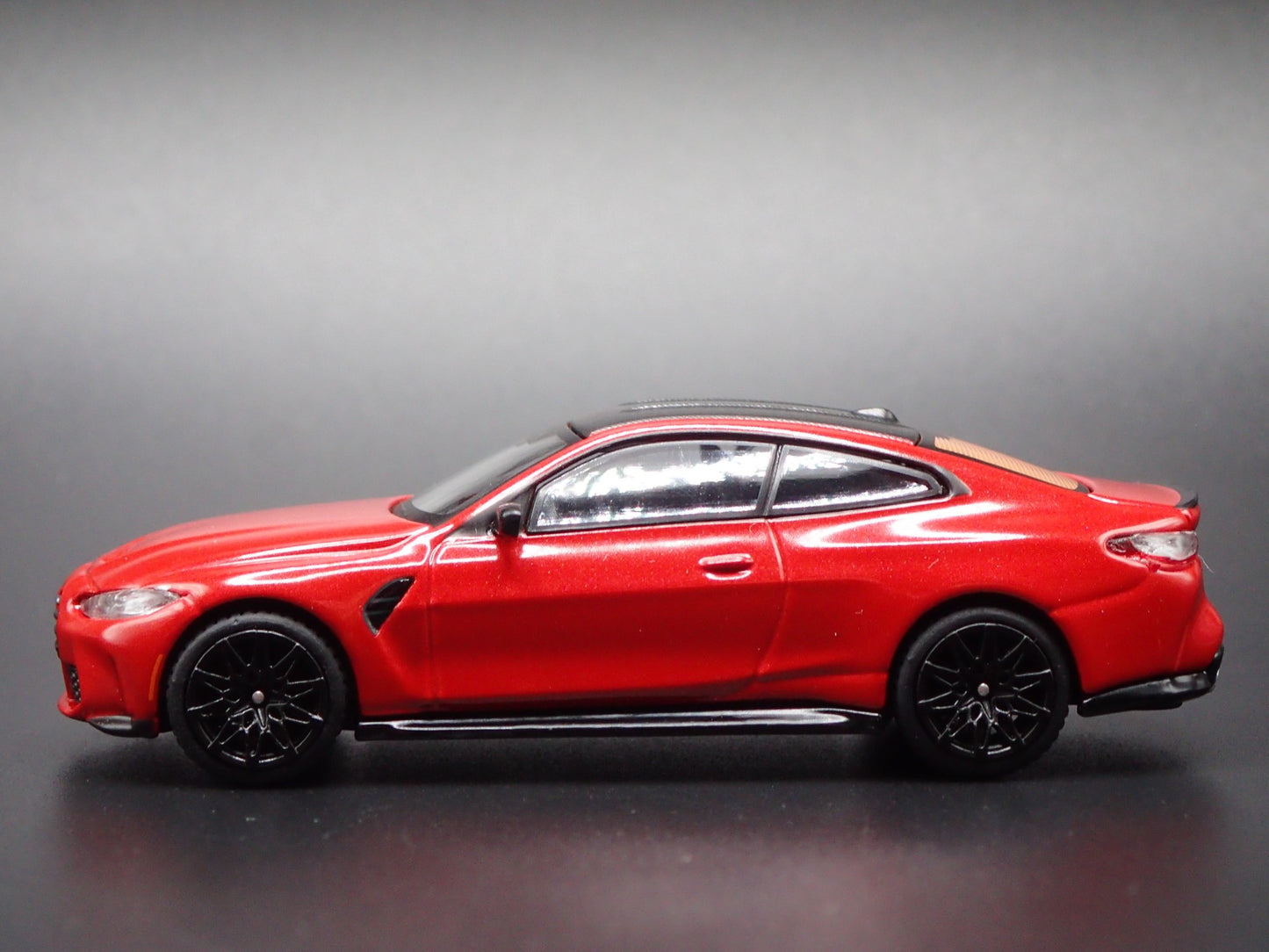 2020-2025 BMW M4 M PERFORMANCE G82 RED 1:64 SCALE DIORAMA DIECAST MODEL CAR