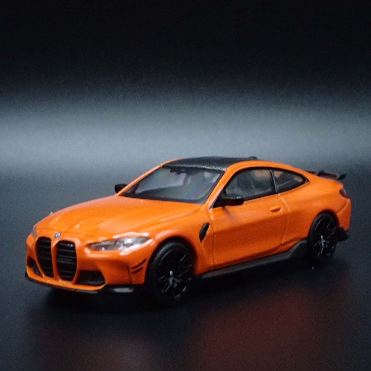 2020-2025 BMW M4 M PERFORMANCE G82 ORANGE 1:64 SCALE DIORAMA DIECAST MODEL CAR