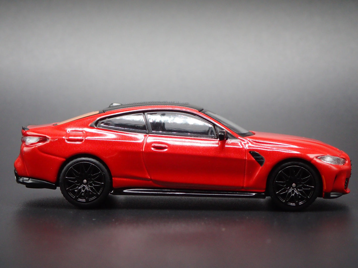 2020-2025 BMW M4 M PERFORMANCE G82 RED 1:64 SCALE DIORAMA DIECAST MODEL CAR