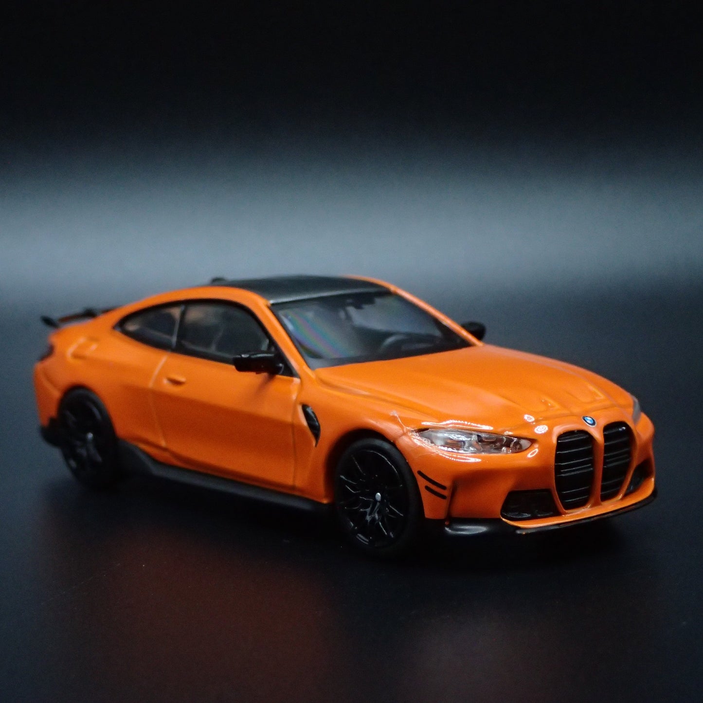 2020-2025 BMW M4 M PERFORMANCE G82 ORANGE 1:64 SCALE DIORAMA DIECAST MODEL CAR