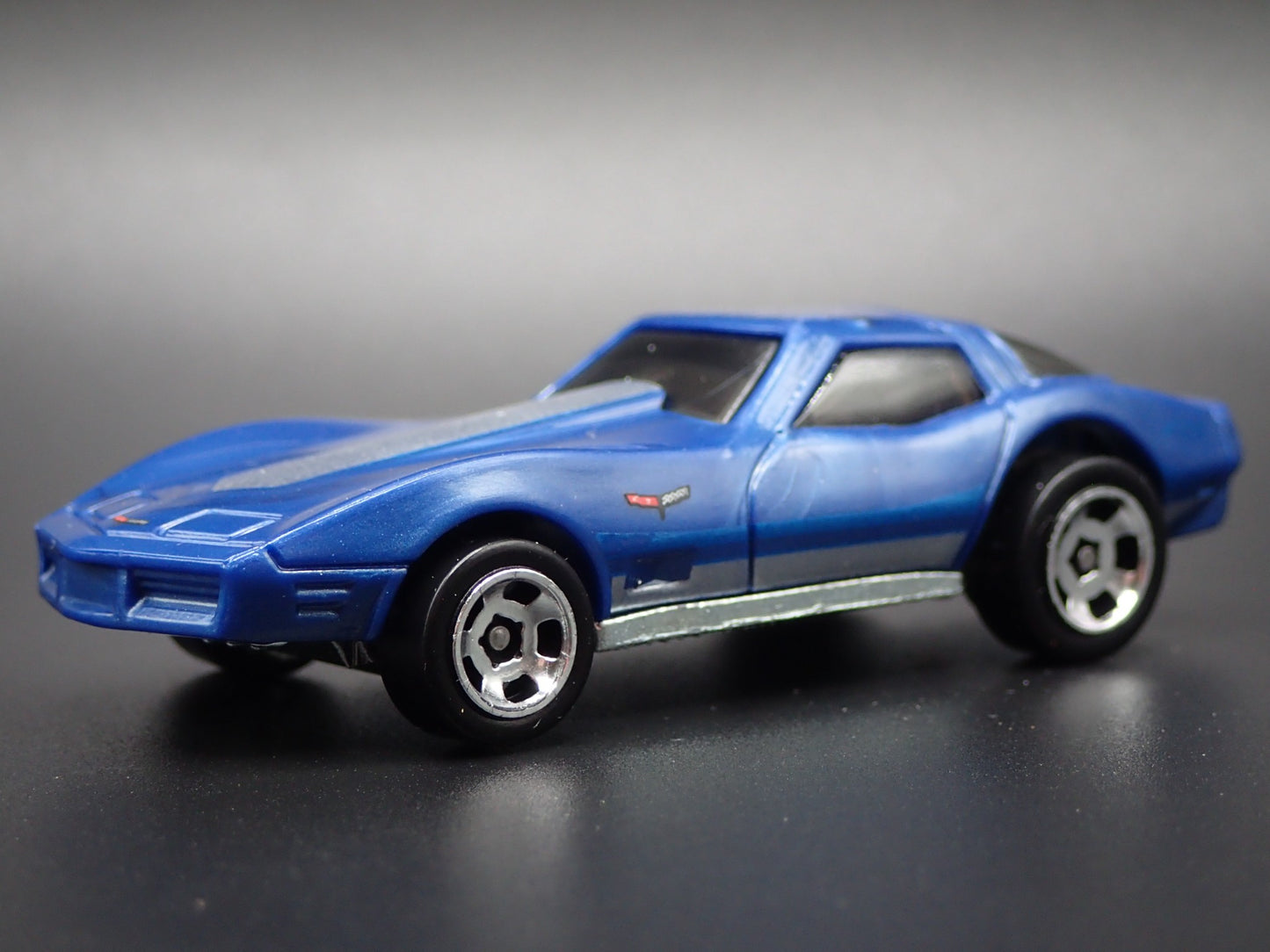 1968 68 CHEVY CHEVROLET CORVETTE STINGRAY 1/64 SCALE DIORAMA DIECAST MODEL CAR