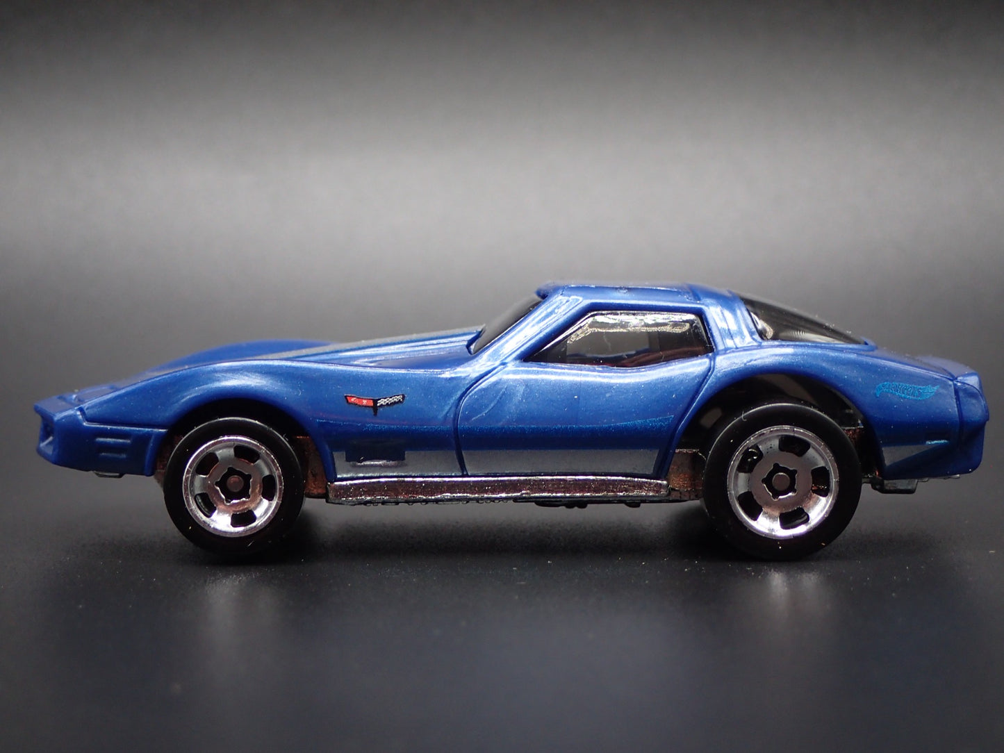 1968 68 CHEVY CHEVROLET CORVETTE STINGRAY 1/64 SCALE DIORAMA DIECAST MODEL CAR