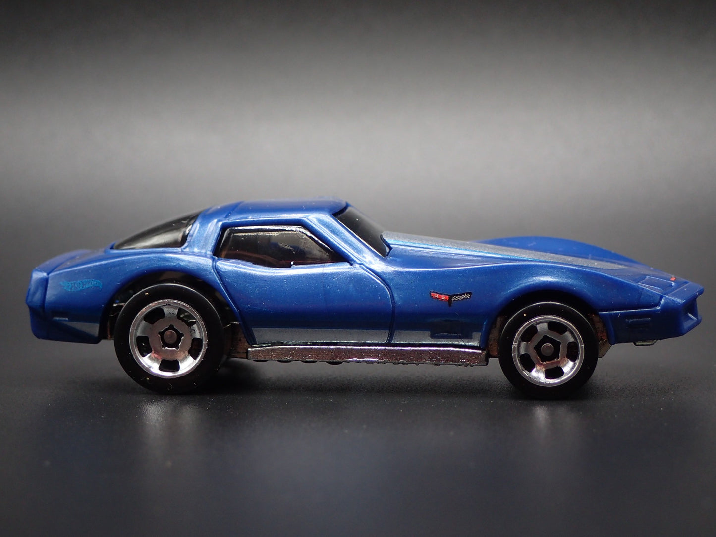 1968 68 CHEVY CHEVROLET CORVETTE STINGRAY 1/64 SCALE DIORAMA DIECAST MODEL CAR