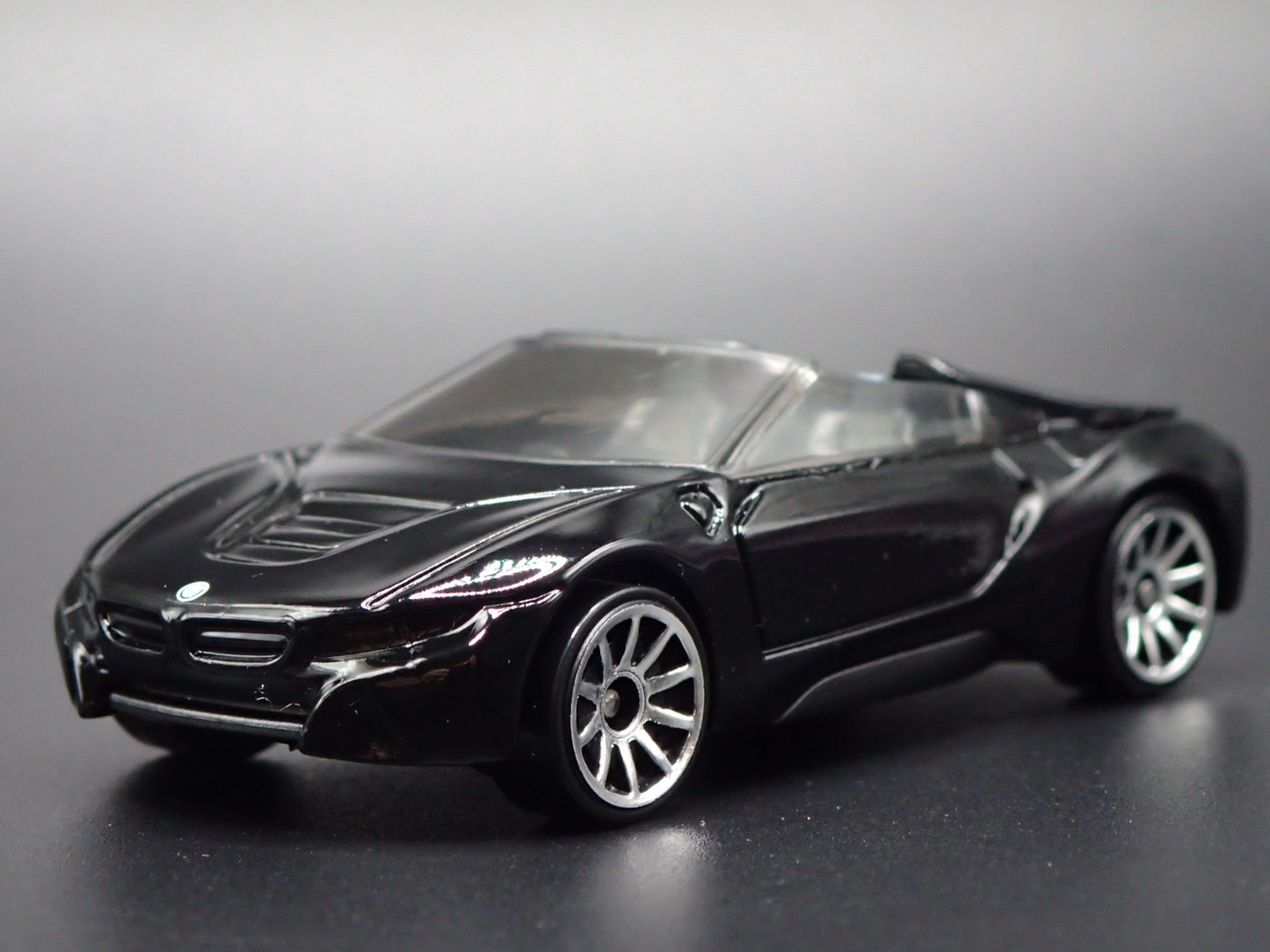 2018-2020 BMW i8 ROADSTER BLACK 1:64 SCALE COLLECTIBLE DIORAMA DIECAST MODEL CAR