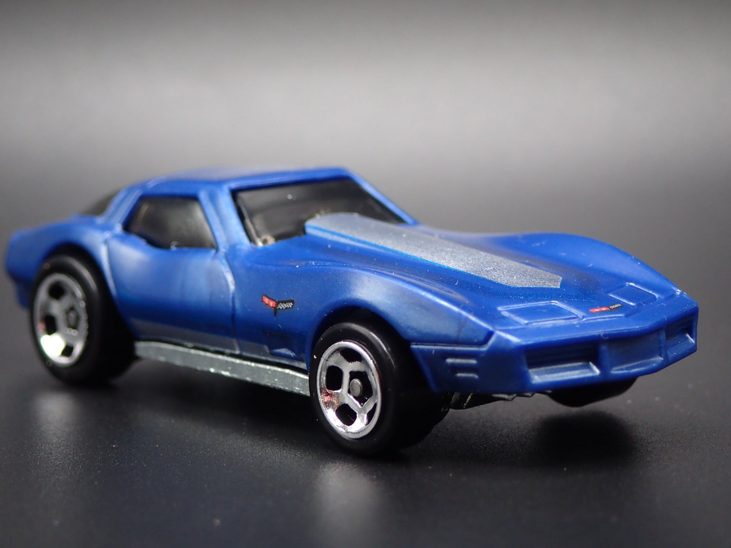 1968 68 CHEVY CHEVROLET CORVETTE STINGRAY 1/64 SCALE DIORAMA DIECAST MODEL CAR