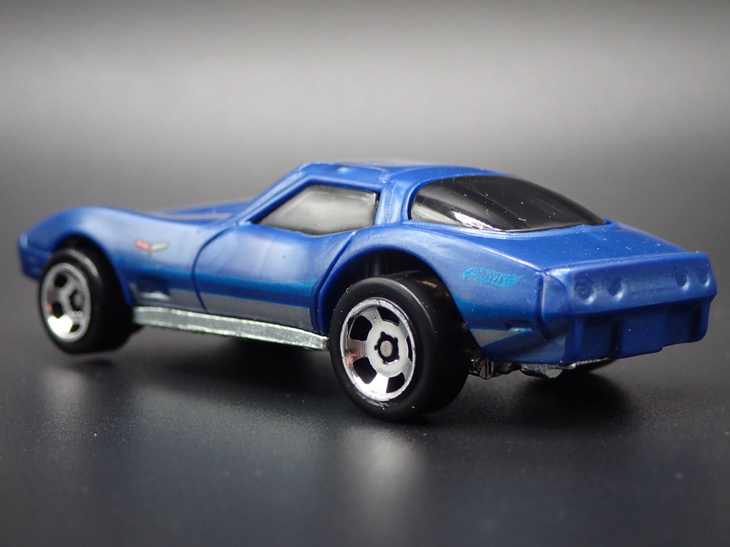 1968 68 CHEVY CHEVROLET CORVETTE STINGRAY 1/64 SCALE DIORAMA DIECAST MODEL CAR