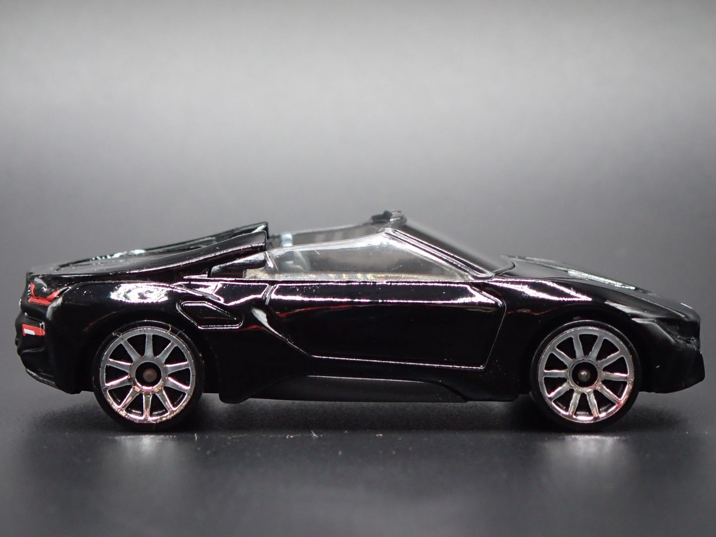 2018-2020 BMW i8 ROADSTER BLACK 1:64 SCALE COLLECTIBLE DIORAMA DIECAST MODEL CAR