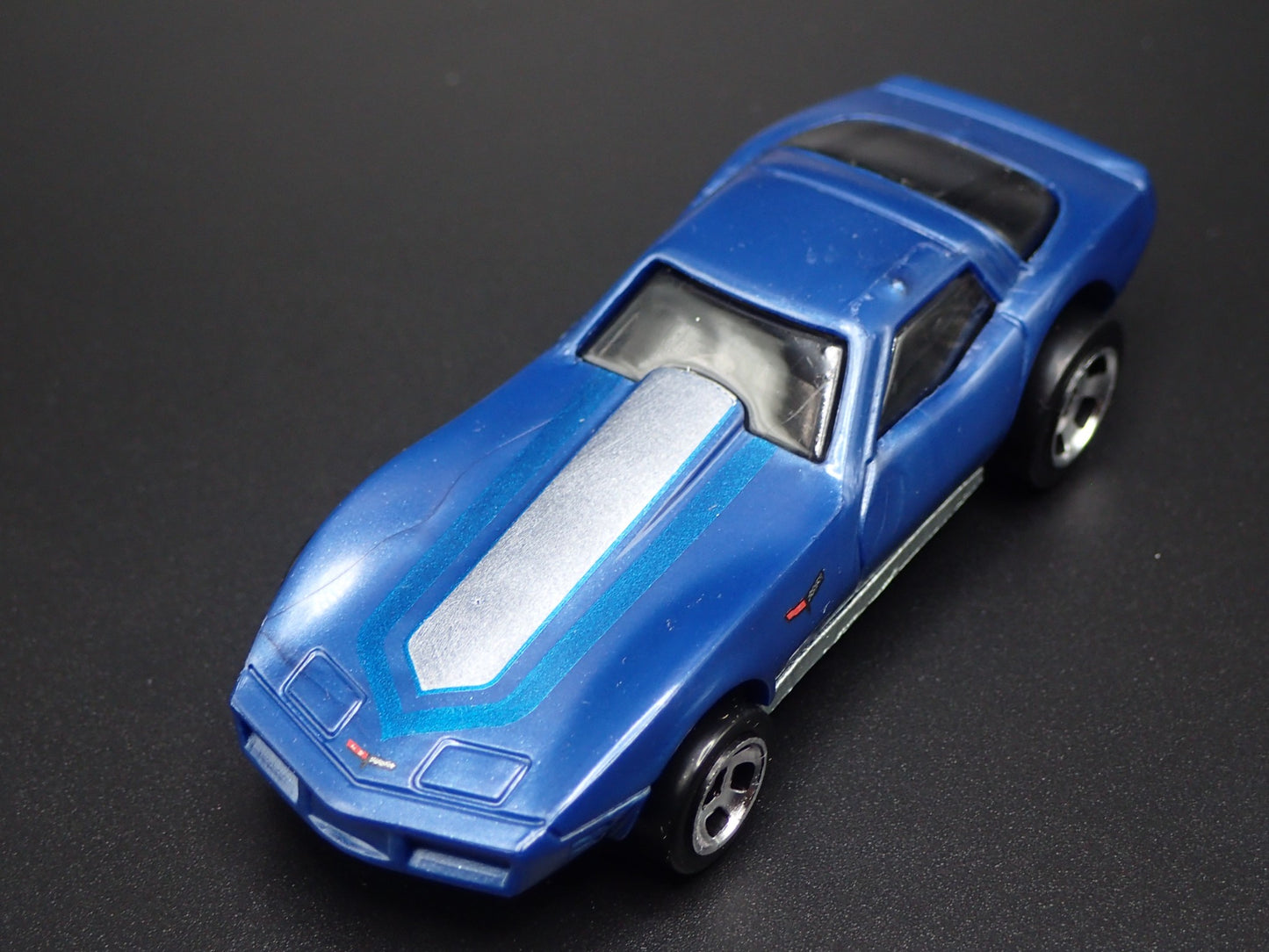 1968 68 CHEVY CHEVROLET CORVETTE STINGRAY 1/64 SCALE DIORAMA DIECAST MODEL CAR