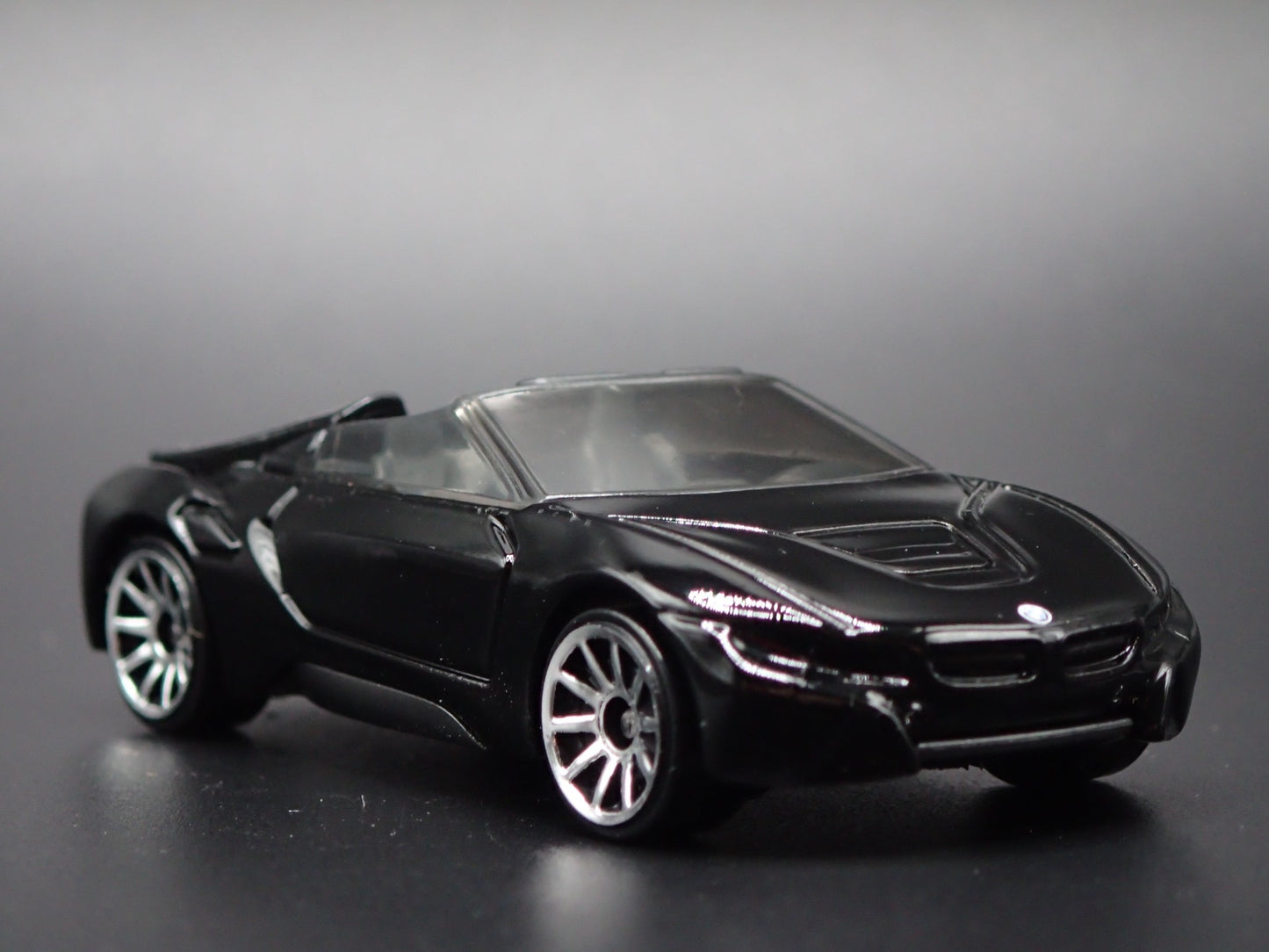 2018-2020 BMW i8 ROADSTER BLACK 1:64 SCALE COLLECTIBLE DIORAMA DIECAST MODEL CAR