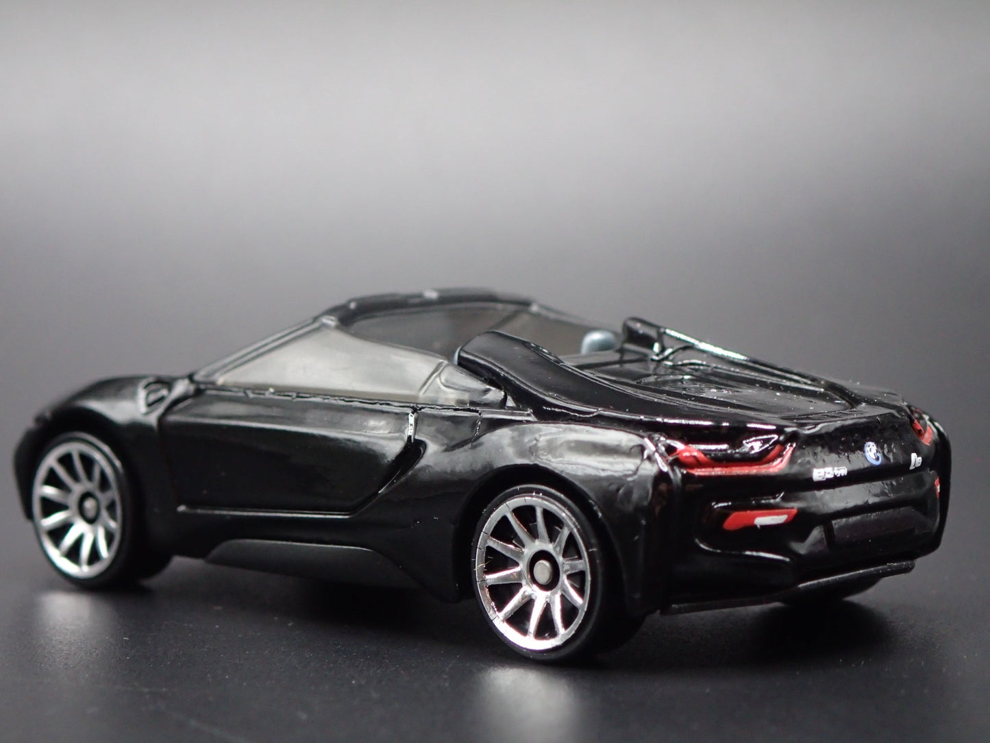 2018-2020 BMW i8 ROADSTER BLACK 1:64 SCALE COLLECTIBLE DIORAMA DIECAST MODEL CAR