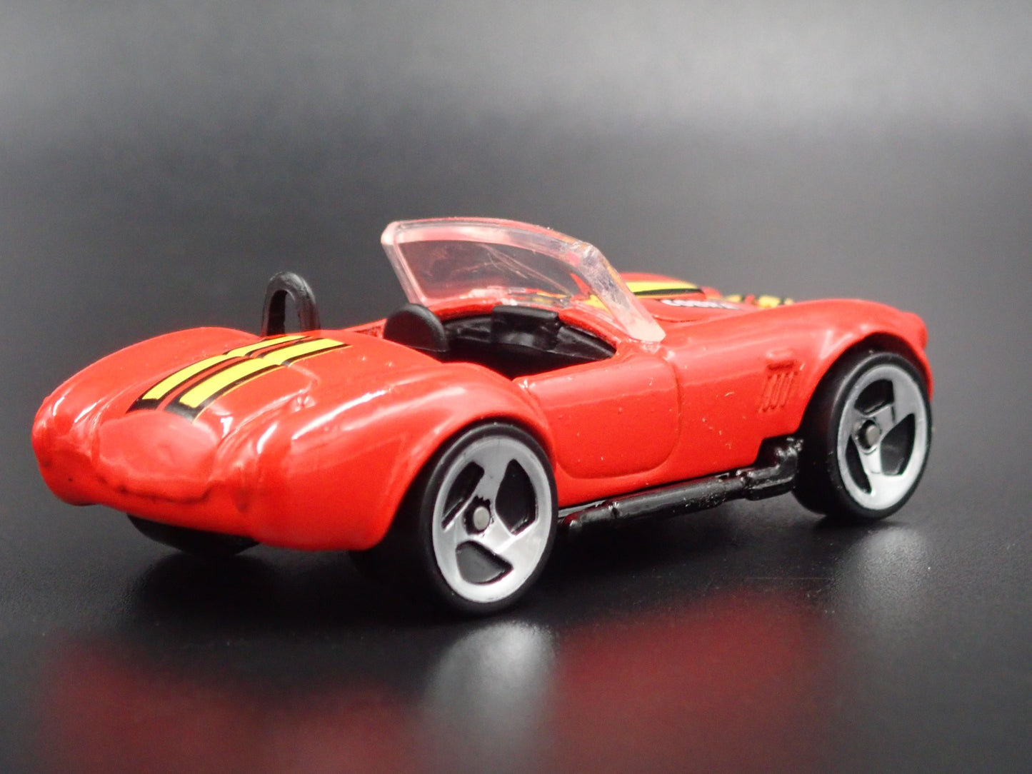 1965 65 SHELBY COBRA 427 SC RED 1:64 SCALE COLLECTIBLE DIORAMA DIECAST MODEL CAR