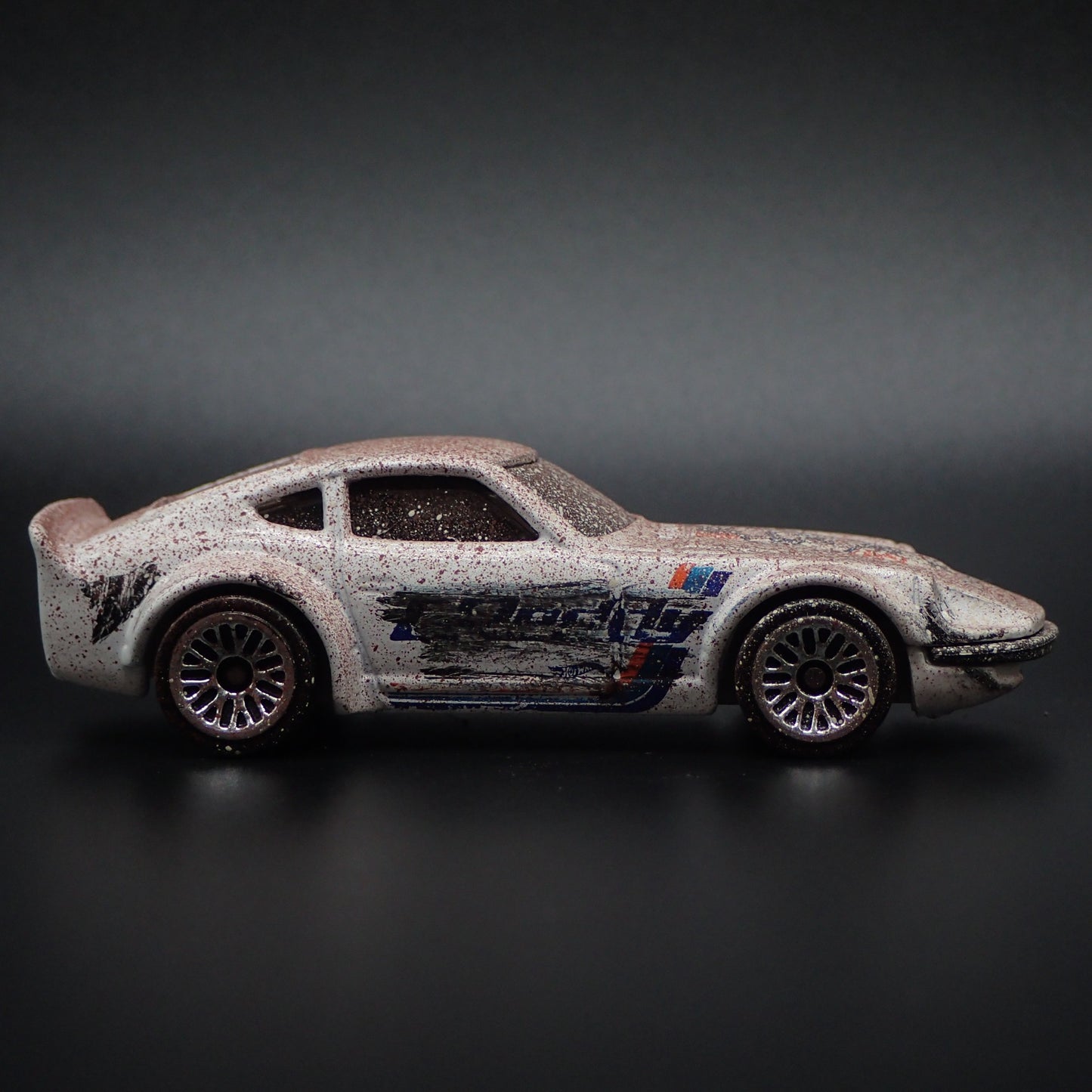 1970-1973 NISSAN FAIRLADY Z 240Z GREDDY BARN FIND 1/64 SCALE DIECAST MODEL CAR