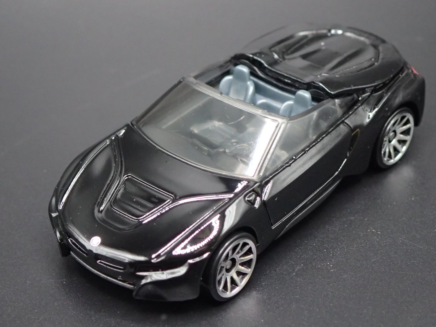 2018-2020 BMW i8 ROADSTER BLACK 1:64 SCALE COLLECTIBLE DIORAMA DIECAST MODEL CAR
