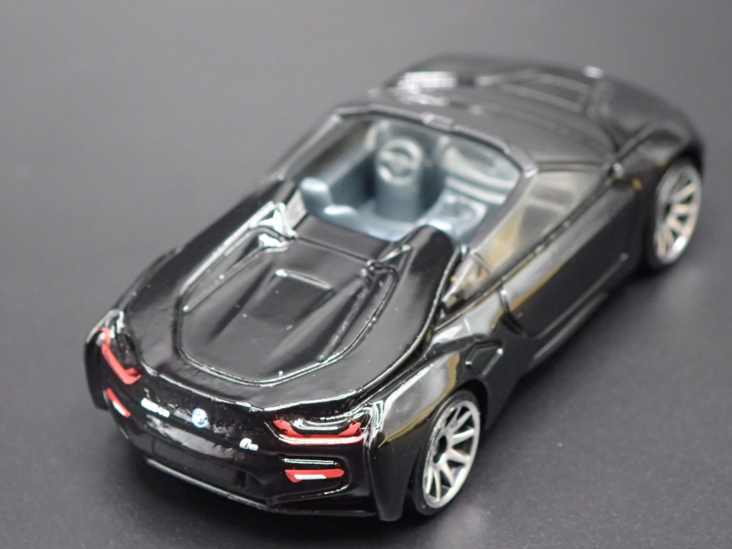 2018-2020 BMW i8 ROADSTER BLACK 1:64 SCALE COLLECTIBLE DIORAMA DIECAST MODEL CAR