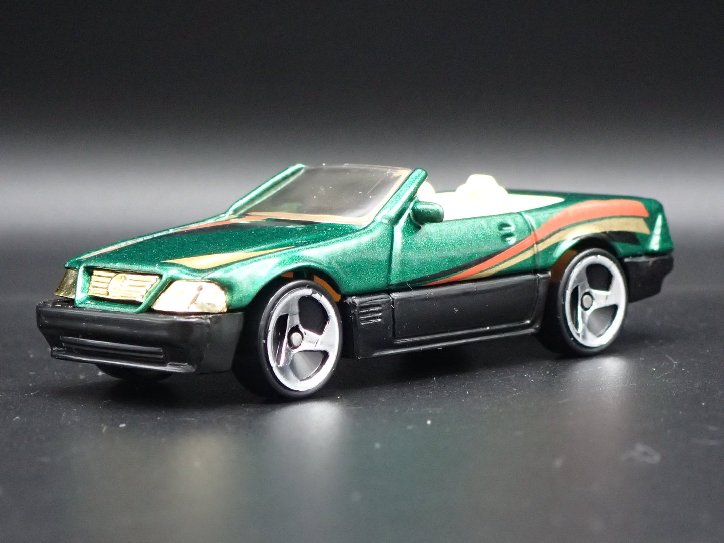 1988-2001 MERCEDES-BENZ 500 SL CONVERTIBLE 1:64 SCALE DIORAMA DIECAST MODEL CAR