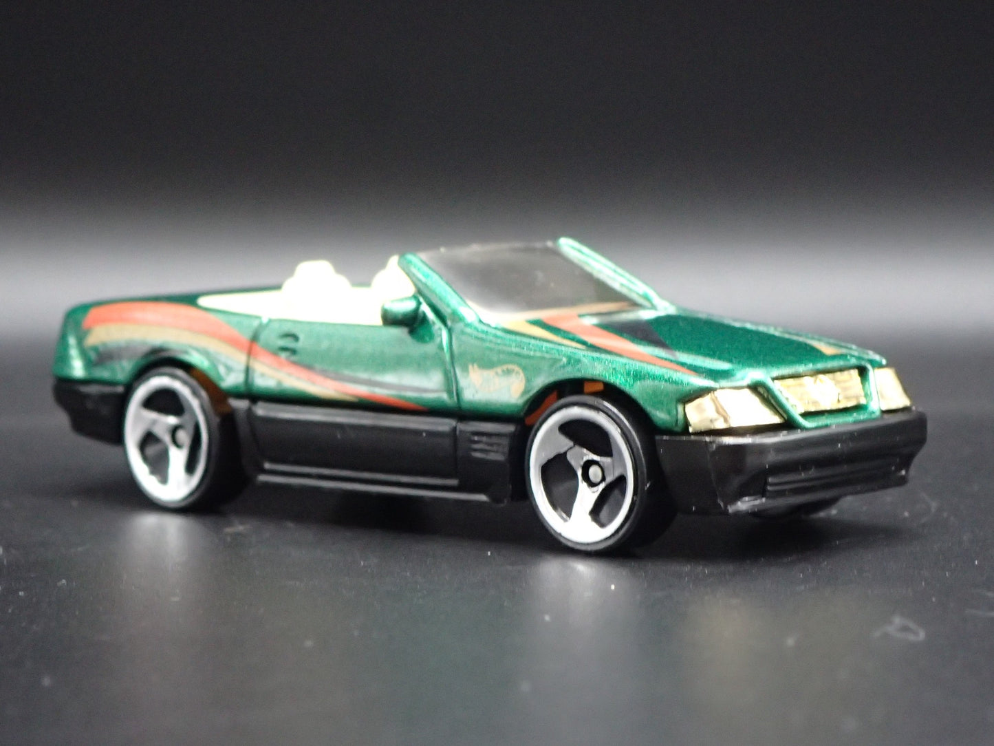 1988-2001 MERCEDES-BENZ 500 SL CONVERTIBLE 1:64 SCALE DIORAMA DIECAST MODEL CAR