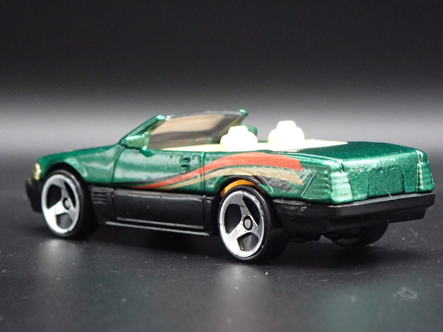 1988-2001 MERCEDES-BENZ 500 SL CONVERTIBLE 1:64 SCALE DIORAMA DIECAST MODEL CAR