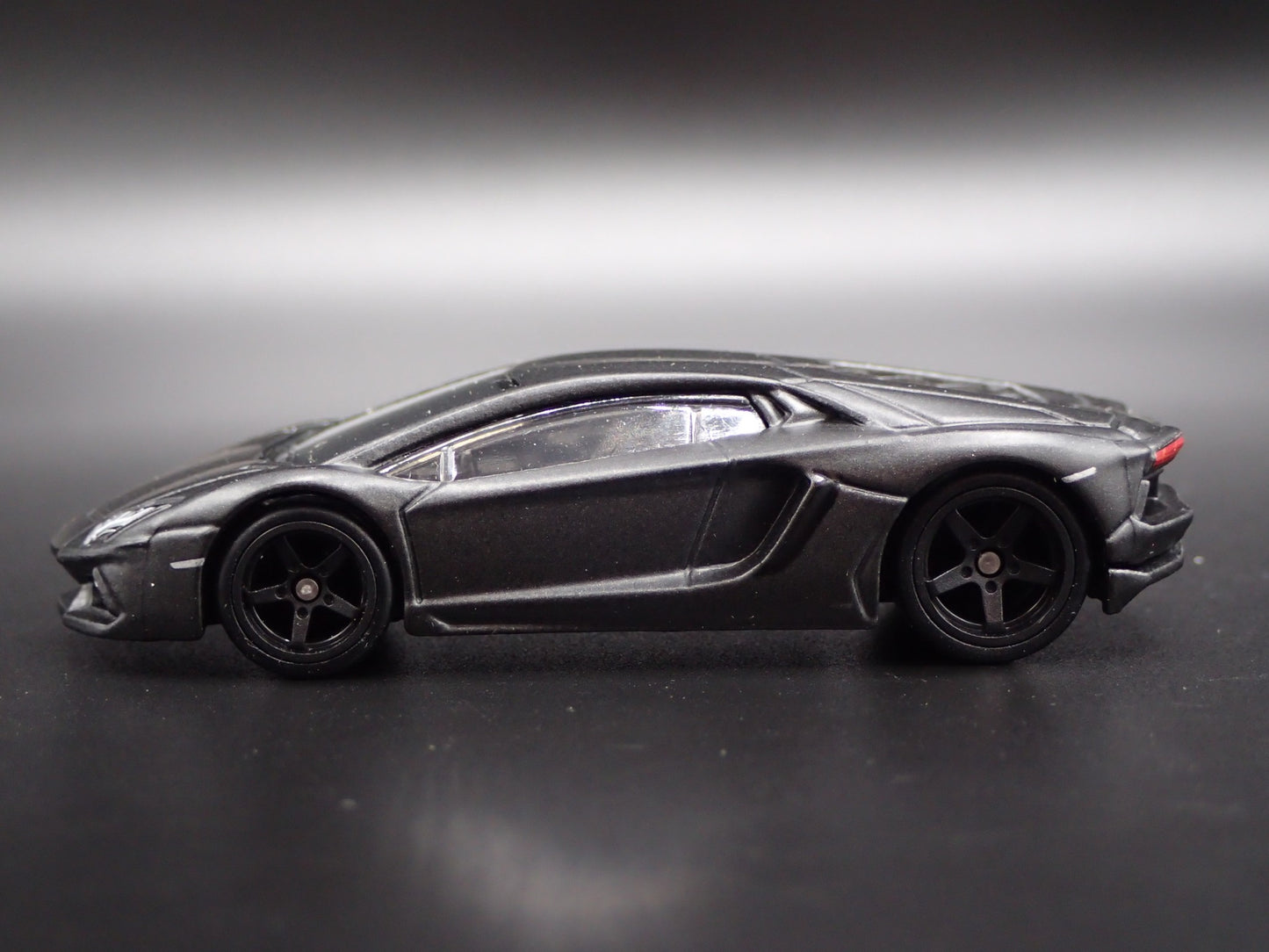 2012-2022 LAMBORGHINI AVENTADOR SUPER CAR 1:64 SCALE DIORAMA DIECAST MODEL CAR
