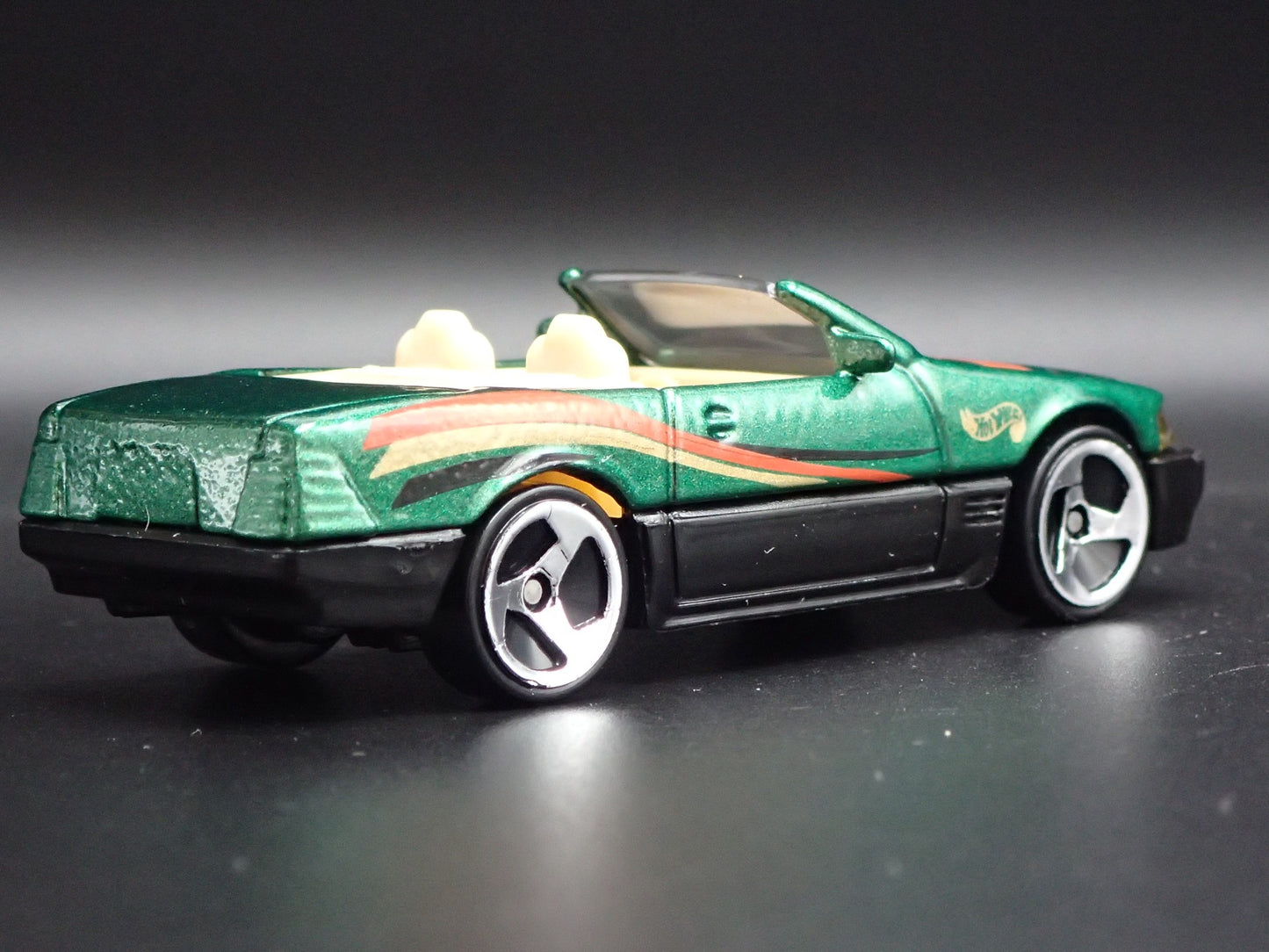 1988-2001 MERCEDES-BENZ 500 SL CONVERTIBLE 1:64 SCALE DIORAMA DIECAST MODEL CAR