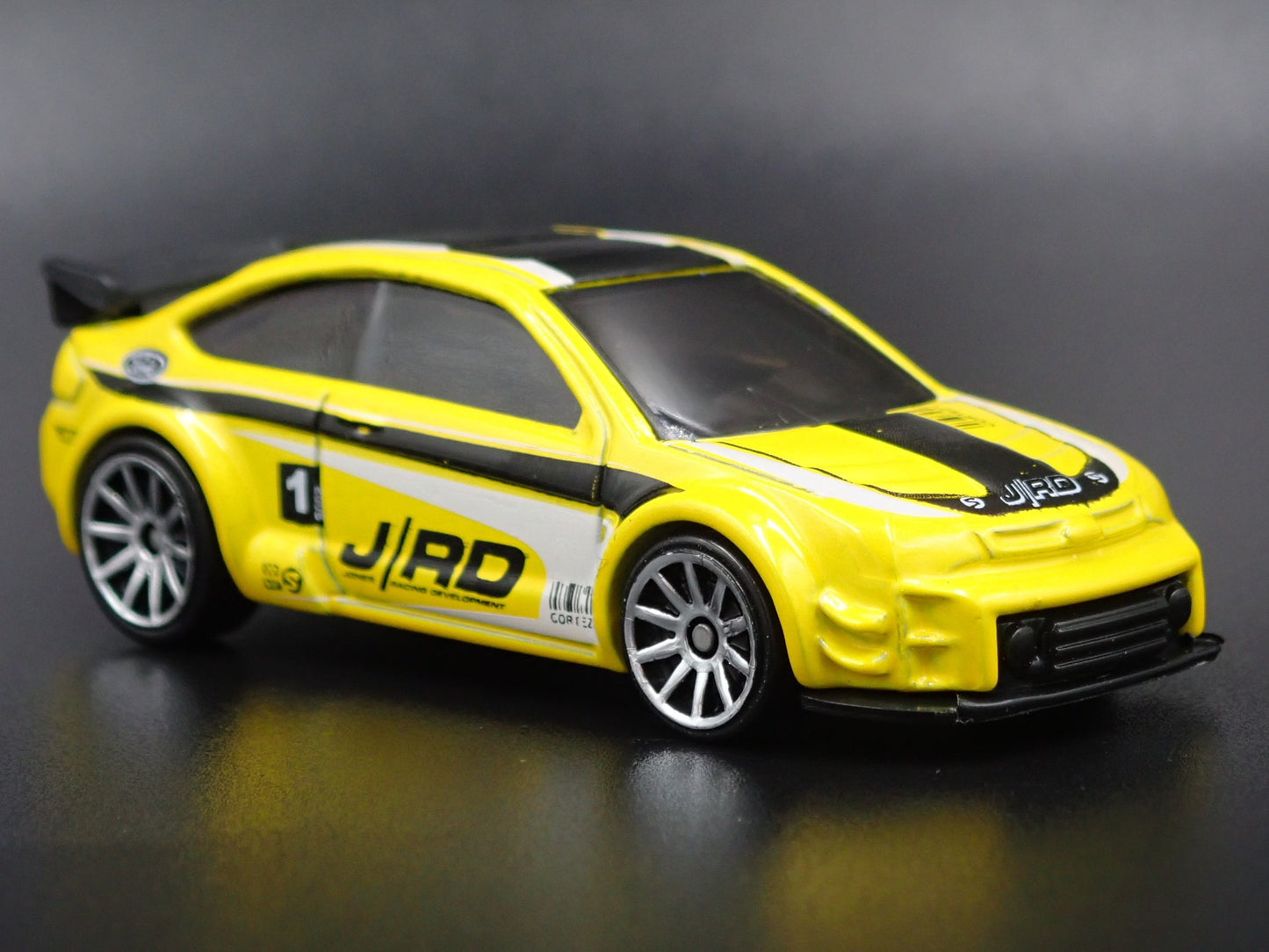 2004 - 2011 FORD FOCUS YELLOW 1:64 SCALE COLLECTIBLE DIORAMA DIECAST MODEL CAR