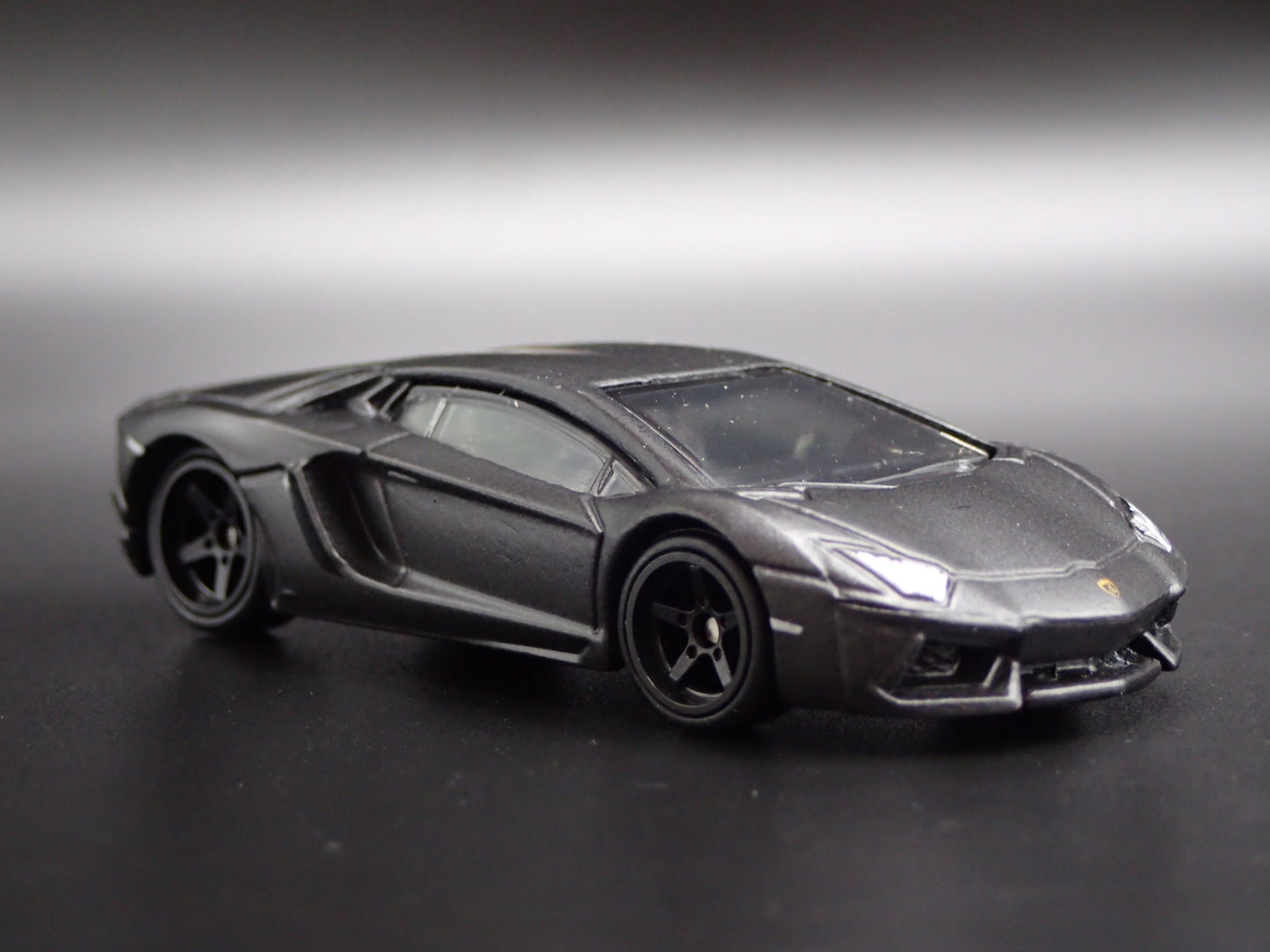 2012-2022 LAMBORGHINI AVENTADOR SUPER CAR 1:64 SCALE DIORAMA DIECAST MODEL CAR