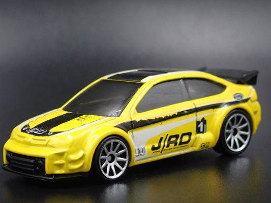 2004 - 2011 FORD FOCUS YELLOW 1:64 SCALE COLLECTIBLE DIORAMA DIECAST MODEL CAR