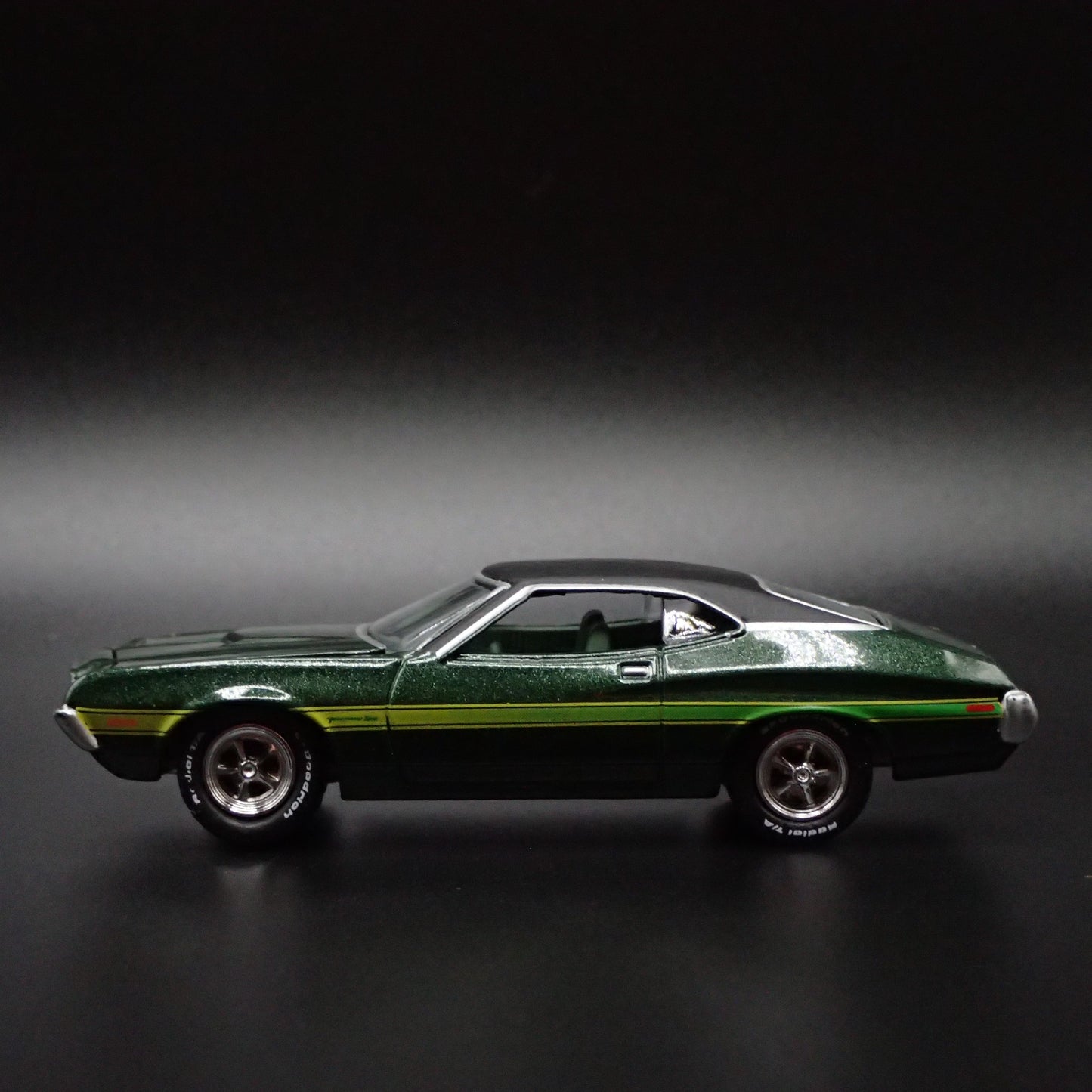 1972 72 FORD GRAN TORINO SPORT CLINT EASTWOOD MOVIE 1:64 SCALE DIECAST MODEL CAR