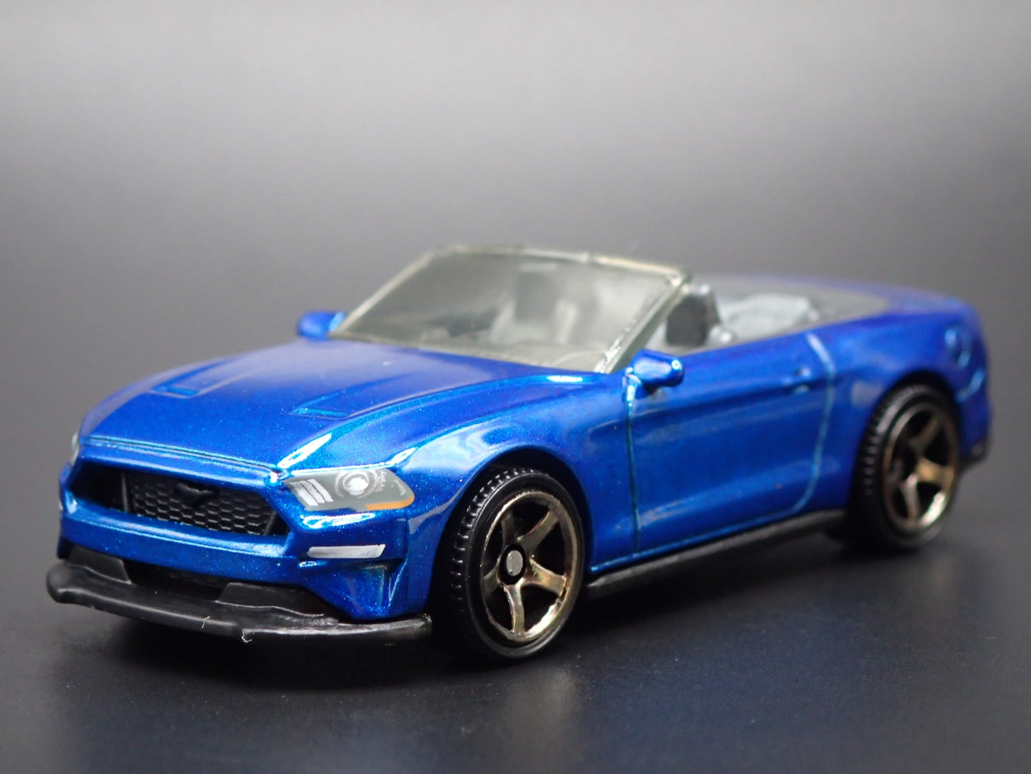 2018-2023 FORD MUSTANG CONVERTIBLE BLUE 1/64 SCALE DIORAMA DIECAST MODEL CAR