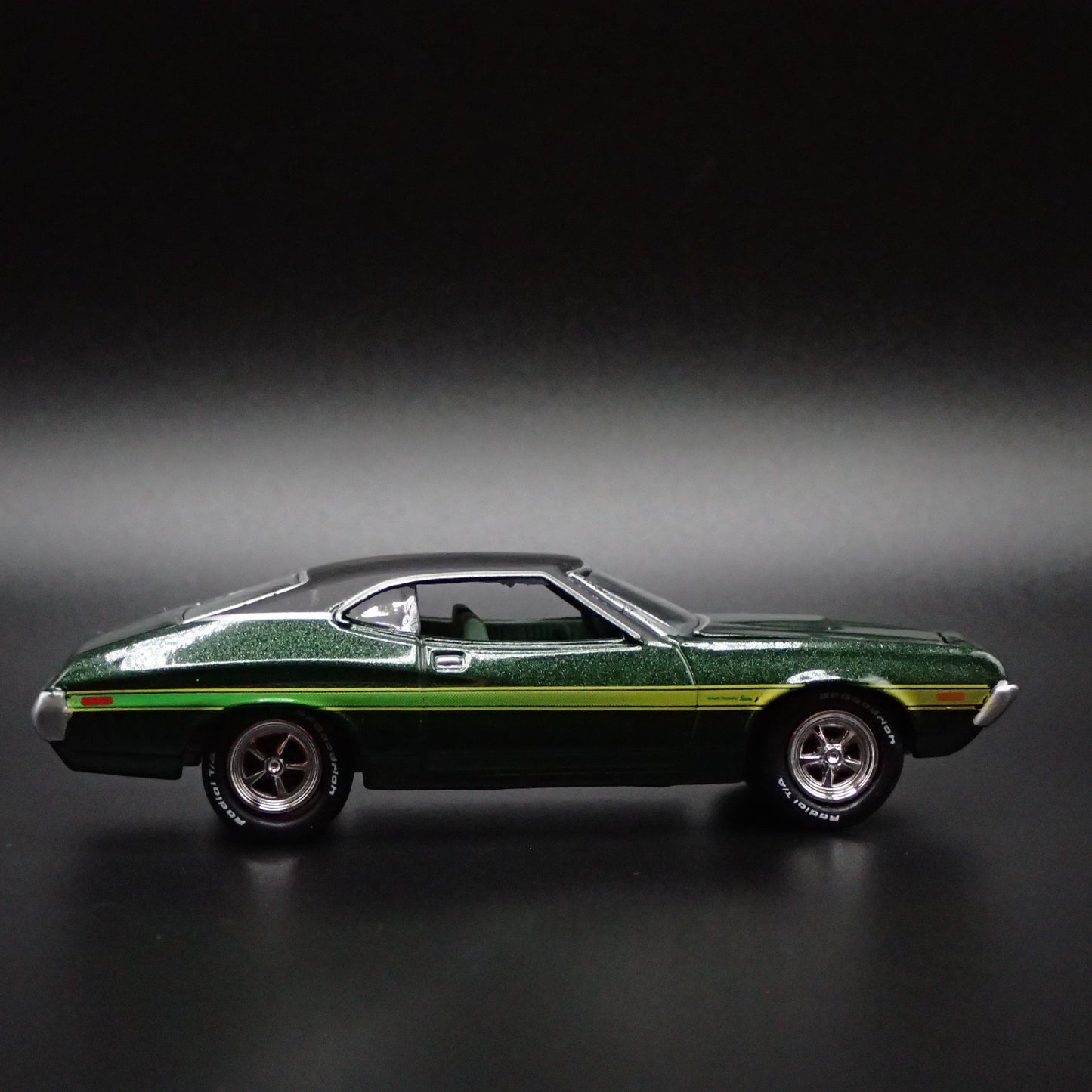 1972 72 FORD GRAN TORINO SPORT CLINT EASTWOOD MOVIE 1:64 SCALE DIECAST MODEL CAR