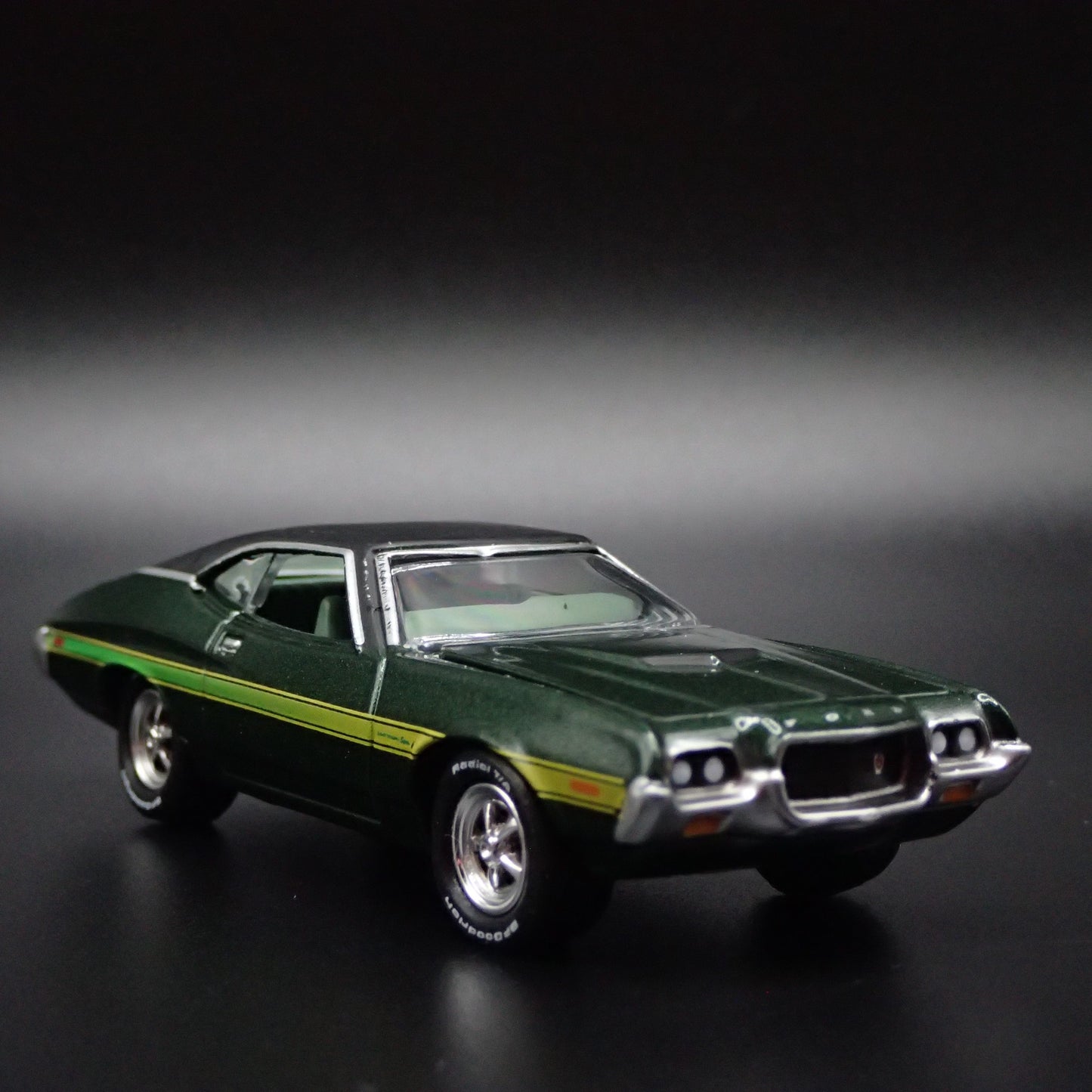 1972 72 FORD GRAN TORINO SPORT CLINT EASTWOOD MOVIE 1:64 SCALE DIECAST MODEL CAR
