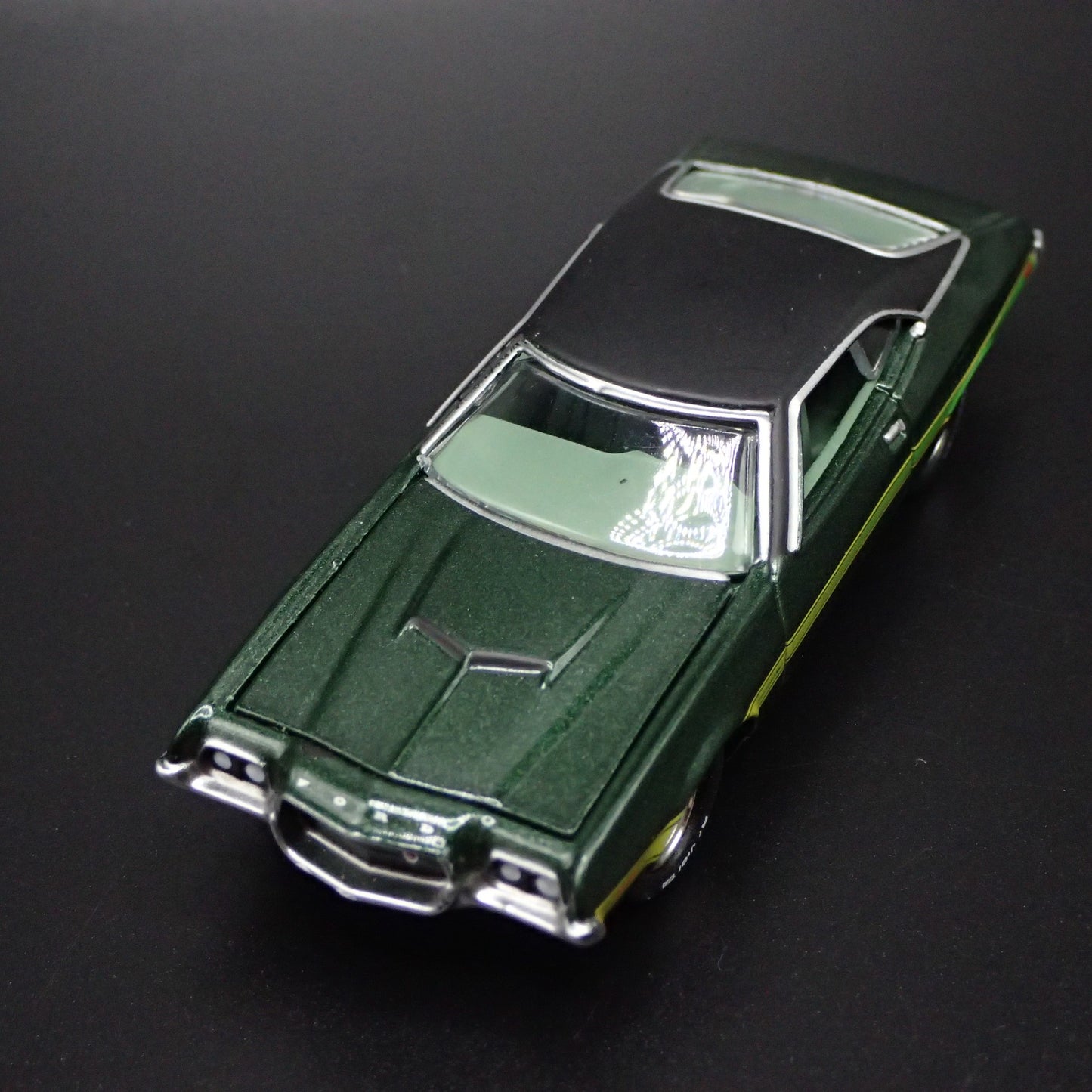 1972 72 FORD GRAN TORINO SPORT CLINT EASTWOOD MOVIE 1:64 SCALE DIECAST MODEL CAR