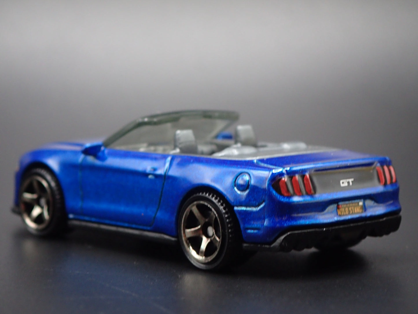 2018-2023 FORD MUSTANG CONVERTIBLE BLUE 1/64 SCALE DIORAMA DIECAST MODEL CAR