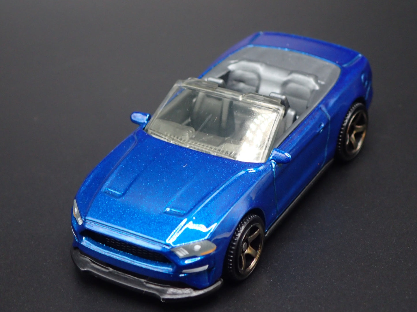2018-2023 FORD MUSTANG CONVERTIBLE BLUE 1/64 SCALE DIORAMA DIECAST MODEL CAR