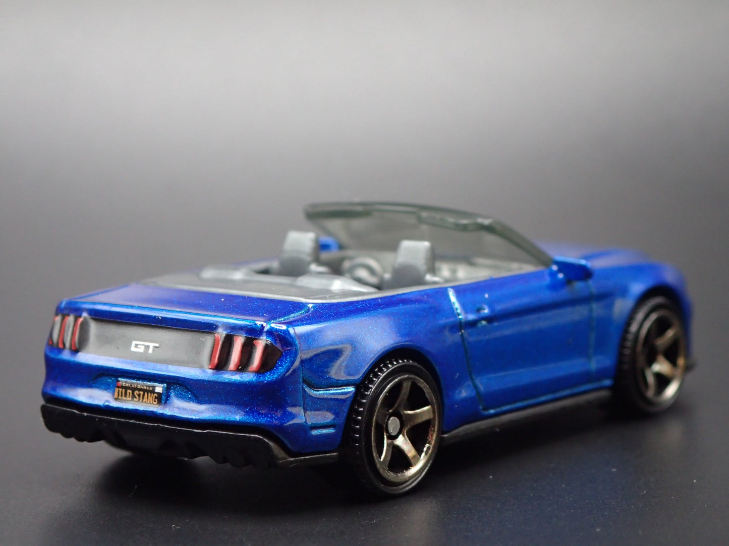 2018-2023 FORD MUSTANG CONVERTIBLE BLUE 1/64 SCALE DIORAMA DIECAST MODEL CAR