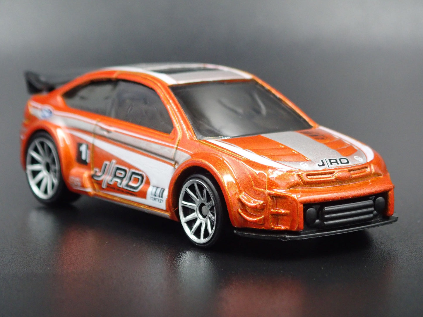 2004-2011 FORD FOCUS RED RARE 1:64 SCALE COLLECTIBLE DIORAMA DIECAST MODEL CAR