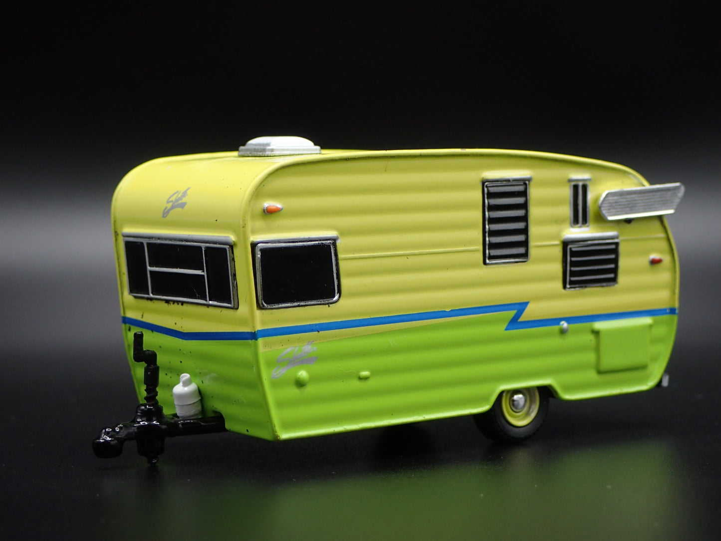 1962 62 SHASTA AIRFLYTE TRAILER CAMPER RARE 1:64 SCALE DIORAMA DIECAST MODEL CAR