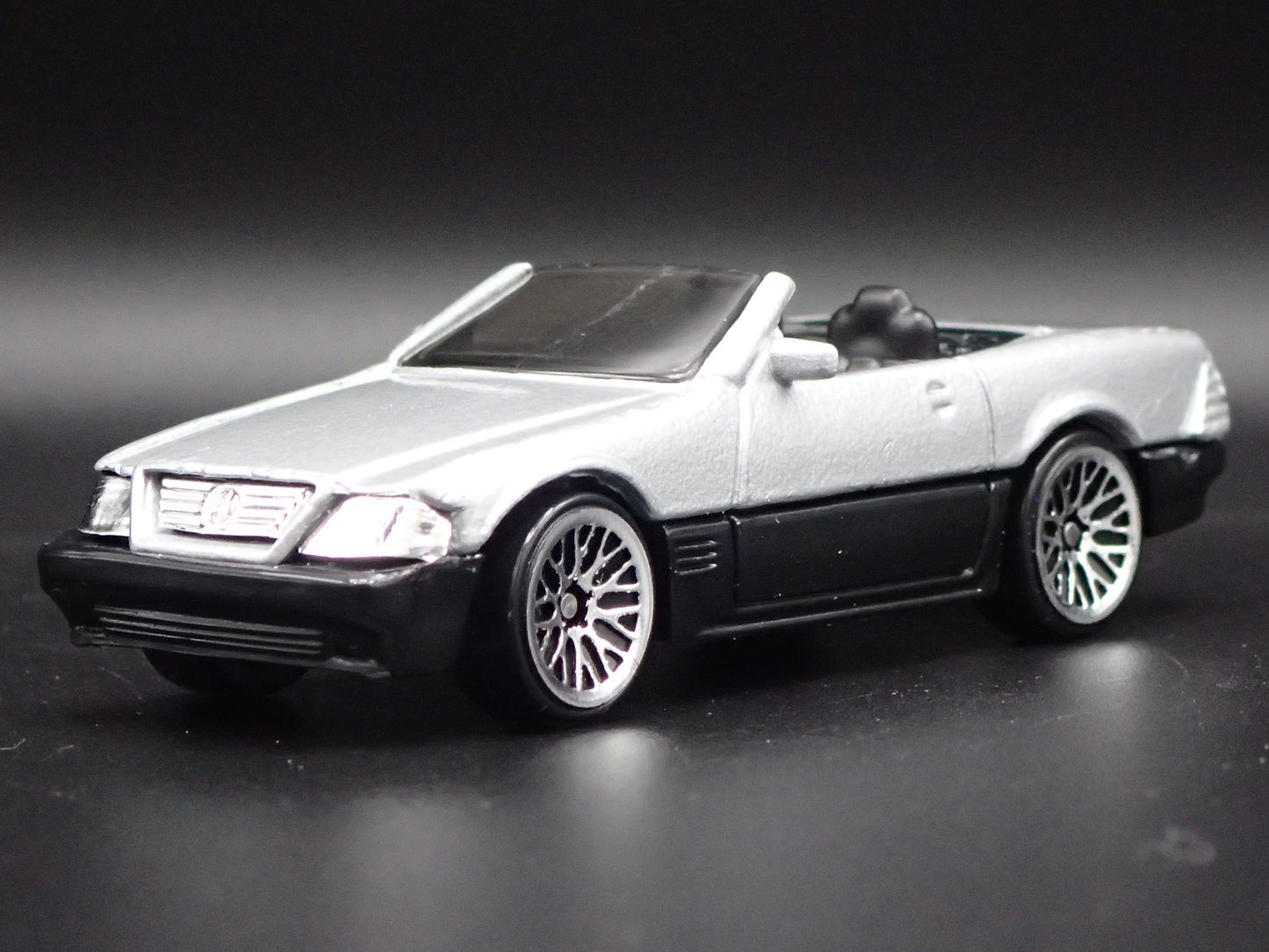 1998-2001 MERCEDES-BENZ 500 SL CONVERTIBLE 1:64 SCALE DIORAMA DIECAST MODEL CAR