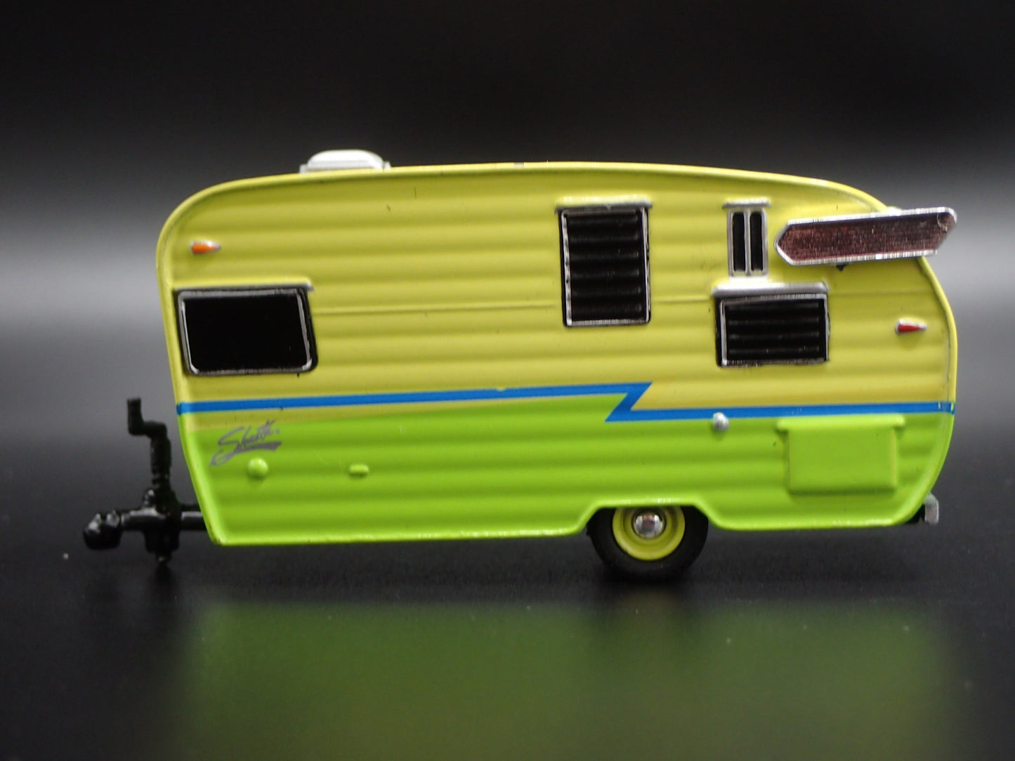 1962 62 SHASTA AIRFLYTE TRAILER CAMPER RARE 1:64 SCALE DIORAMA DIECAST MODEL CAR