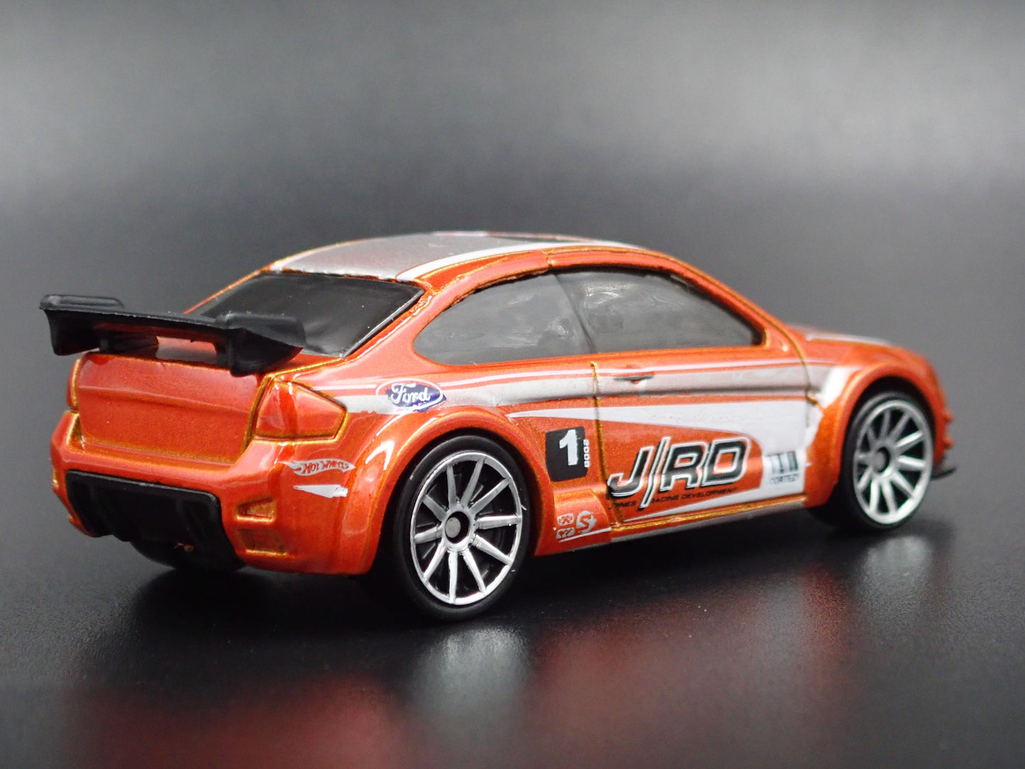 2004-2011 FORD FOCUS RED RARE 1:64 SCALE COLLECTIBLE DIORAMA DIECAST MODEL CAR
