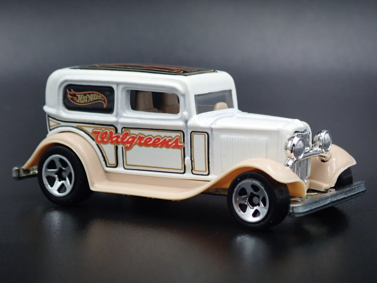 1932 32 FORD SEDAN DELIVERY WALGREENS RARE 1:64 SCALE DIORAMA DIECAST MODEL CAR-Burning Rubber Toy Company