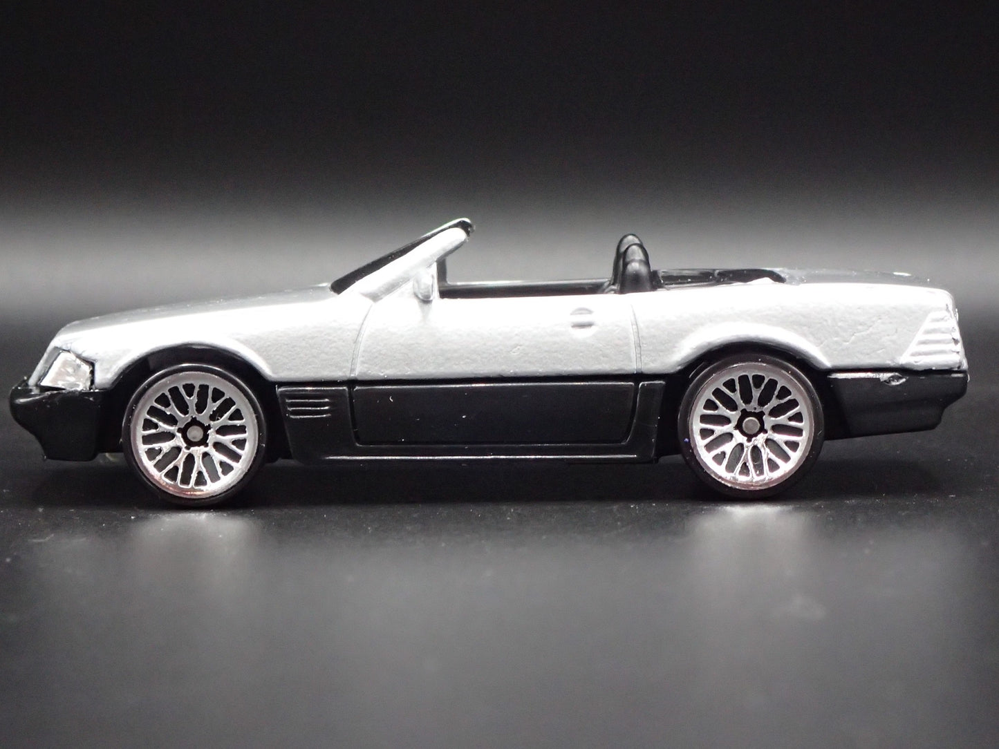 1998-2001 MERCEDES-BENZ 500 SL CONVERTIBLE 1:64 SCALE DIORAMA DIECAST MODEL CAR