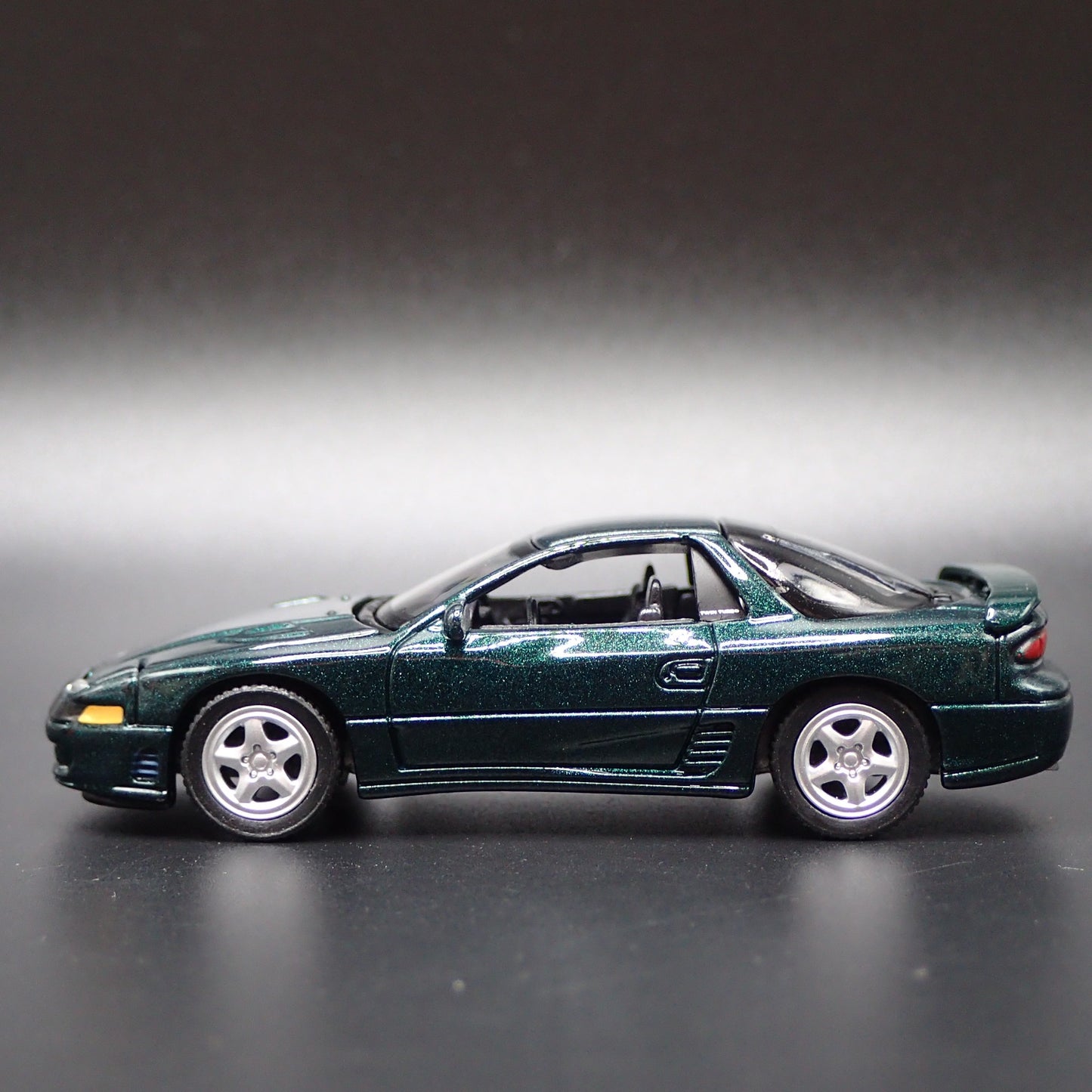 1990-2000 MITSUBISHI 3000GT VR4 1:64 SCALE COLLECTIBLE DIORAMA DIECAST MODEL CAR