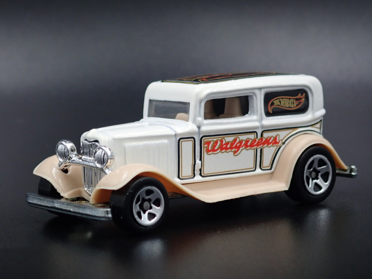 1932 32 FORD SEDAN DELIVERY WALGREENS RARE 1:64 SCALE DIORAMA DIECAST MODEL CAR-Burning Rubber Toy Company