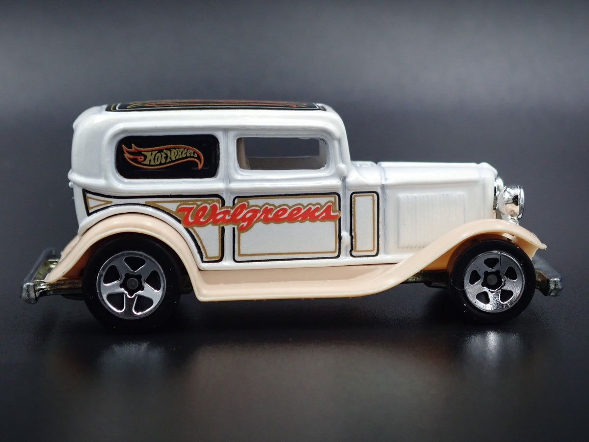 1932 32 FORD SEDAN DELIVERY WALGREENS RARE 1:64 SCALE DIORAMA DIECAST MODEL CAR-Burning Rubber Toy Company