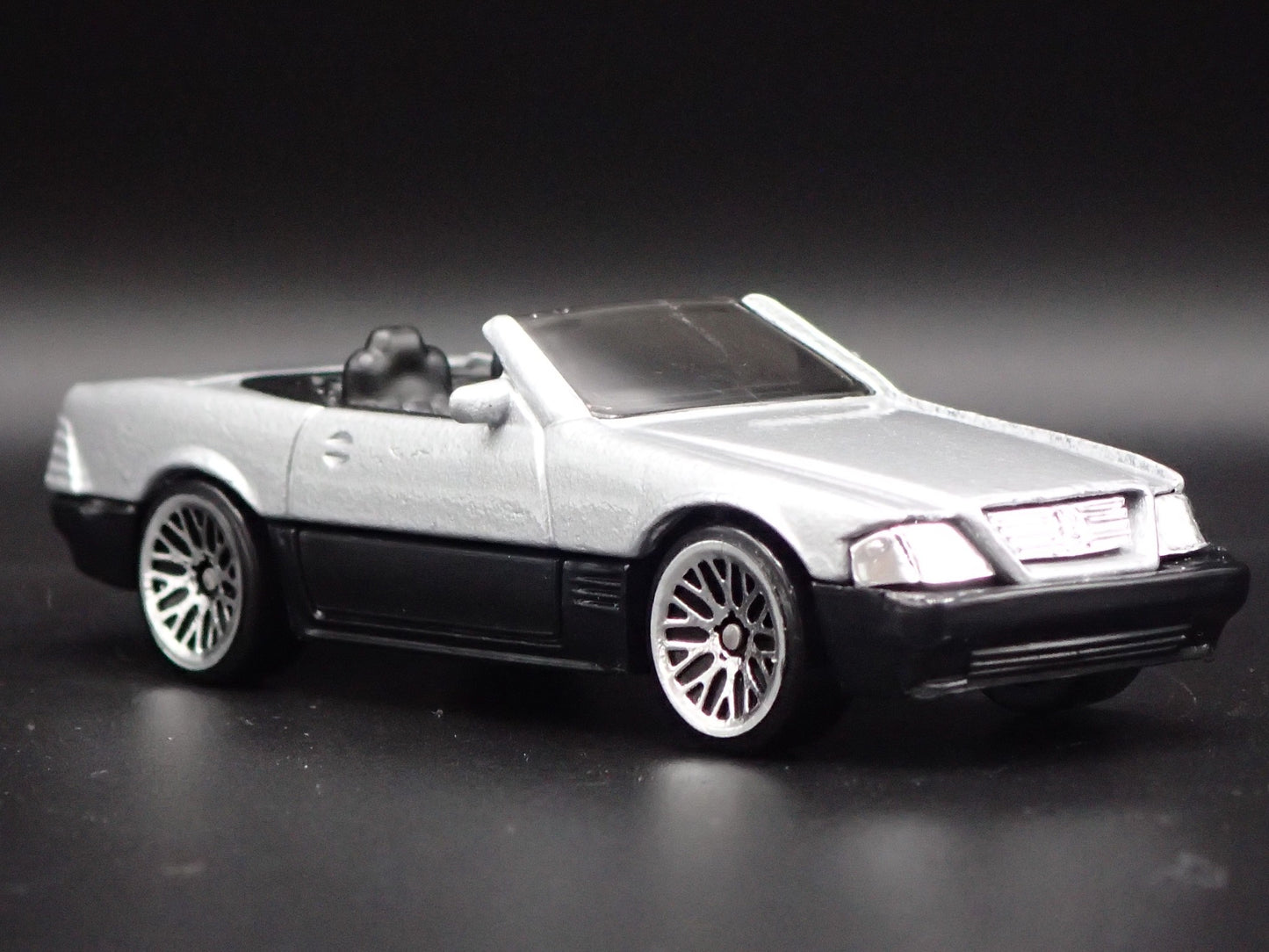 1998-2001 MERCEDES-BENZ 500 SL CONVERTIBLE 1:64 SCALE DIORAMA DIECAST MODEL CAR
