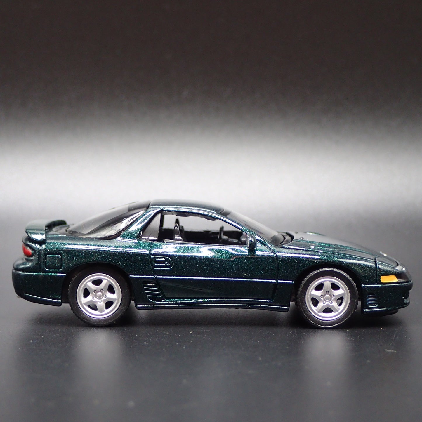 1990-2000 MITSUBISHI 3000GT VR4 1:64 SCALE COLLECTIBLE DIORAMA DIECAST MODEL CAR