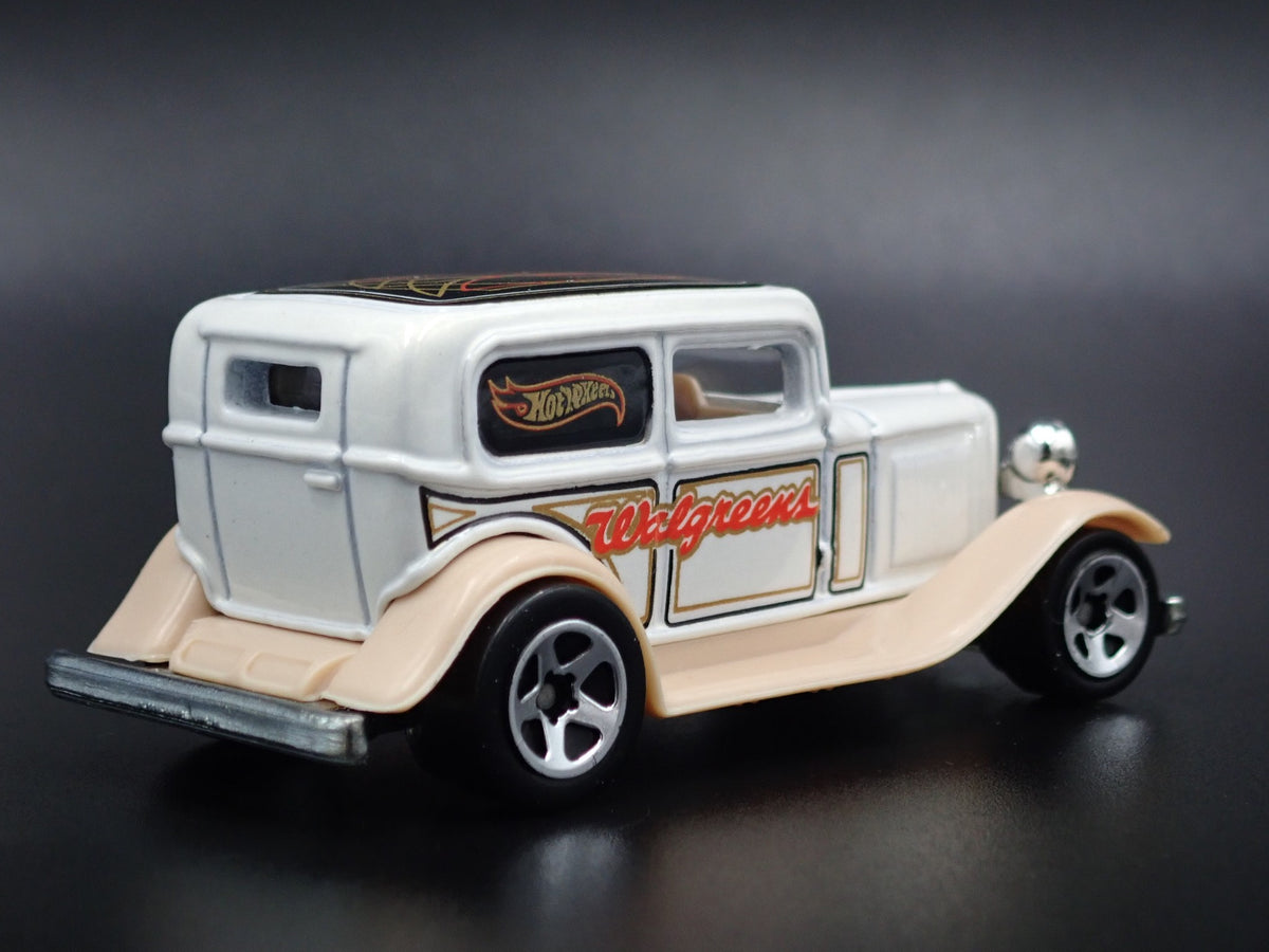 1932 32 FORD SEDAN DELIVERY WALGREENS RARE 1:64 SCALE DIORAMA DIECAST MODEL CAR-Burning Rubber Toy Company
